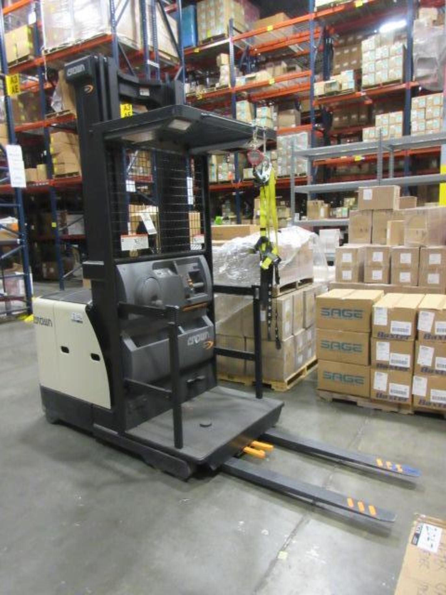 Crown Stand Up Order Picker Lift - Image 2 of 10