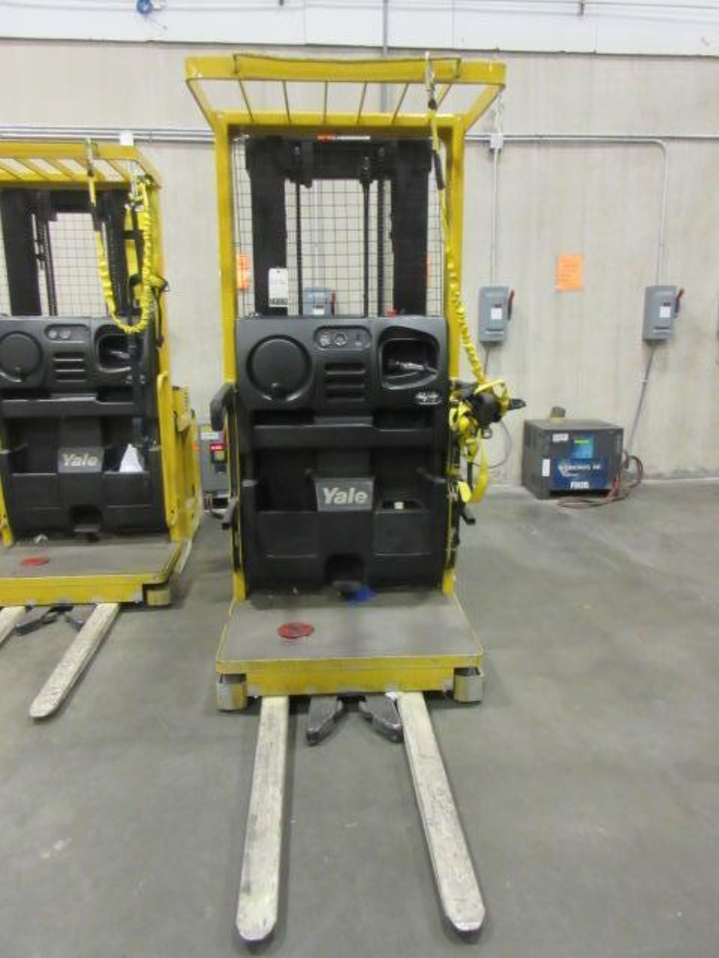 Yale Stand Up Order Picker Lift - Image 4 of 7