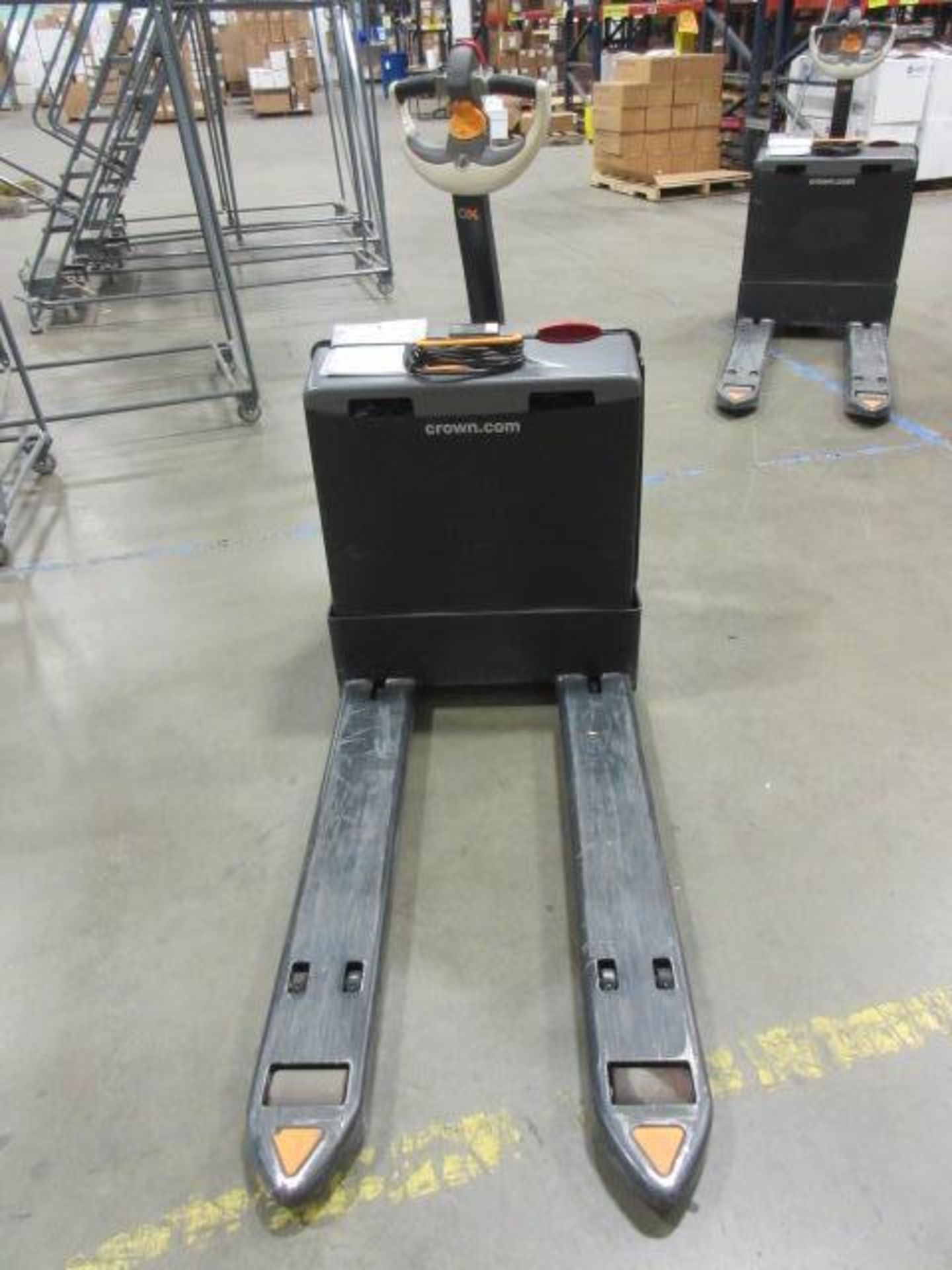 Crown Electric Pallet Jack - Image 4 of 8