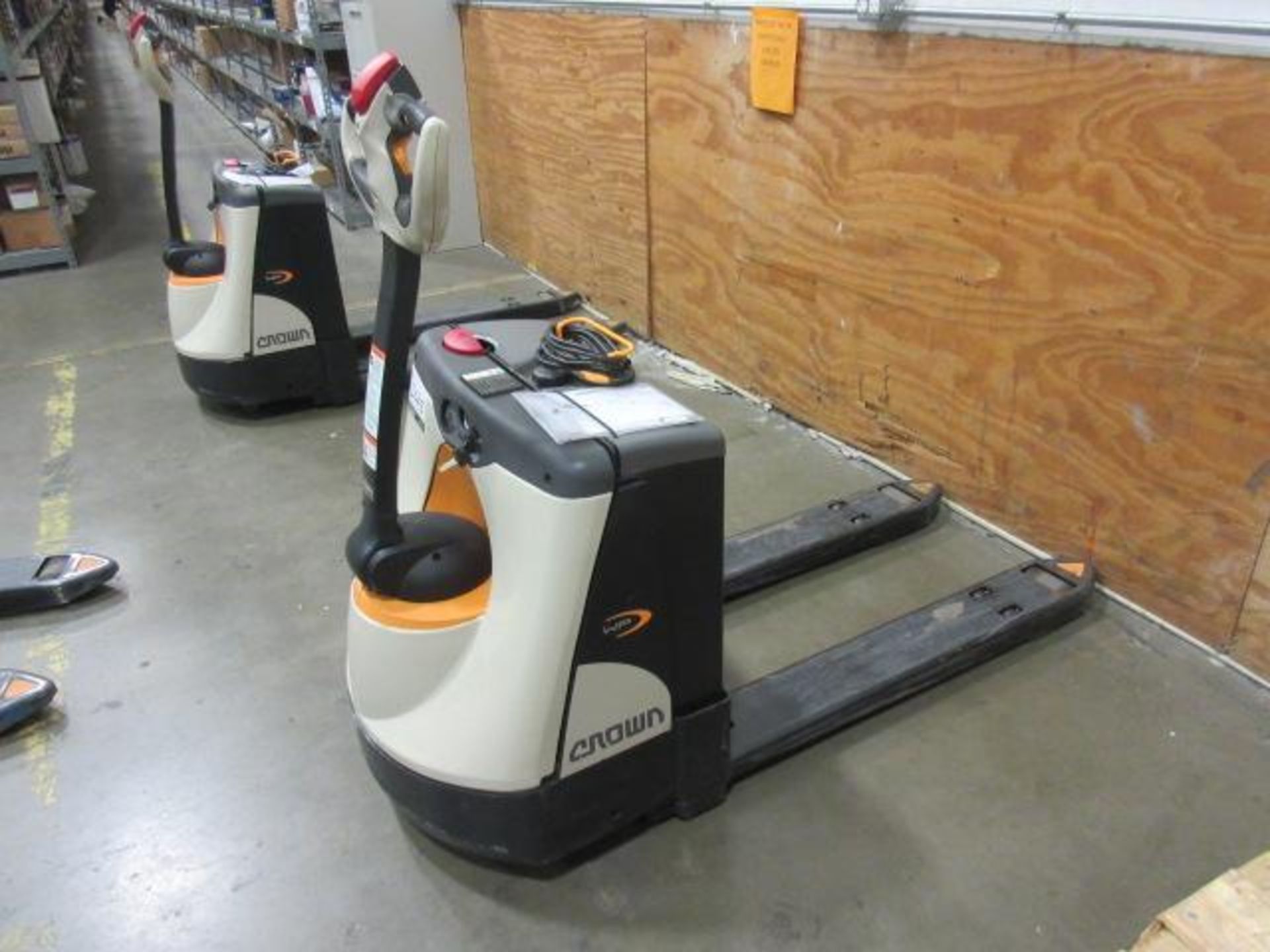 Crown Electric Pallet Jack - Image 3 of 5