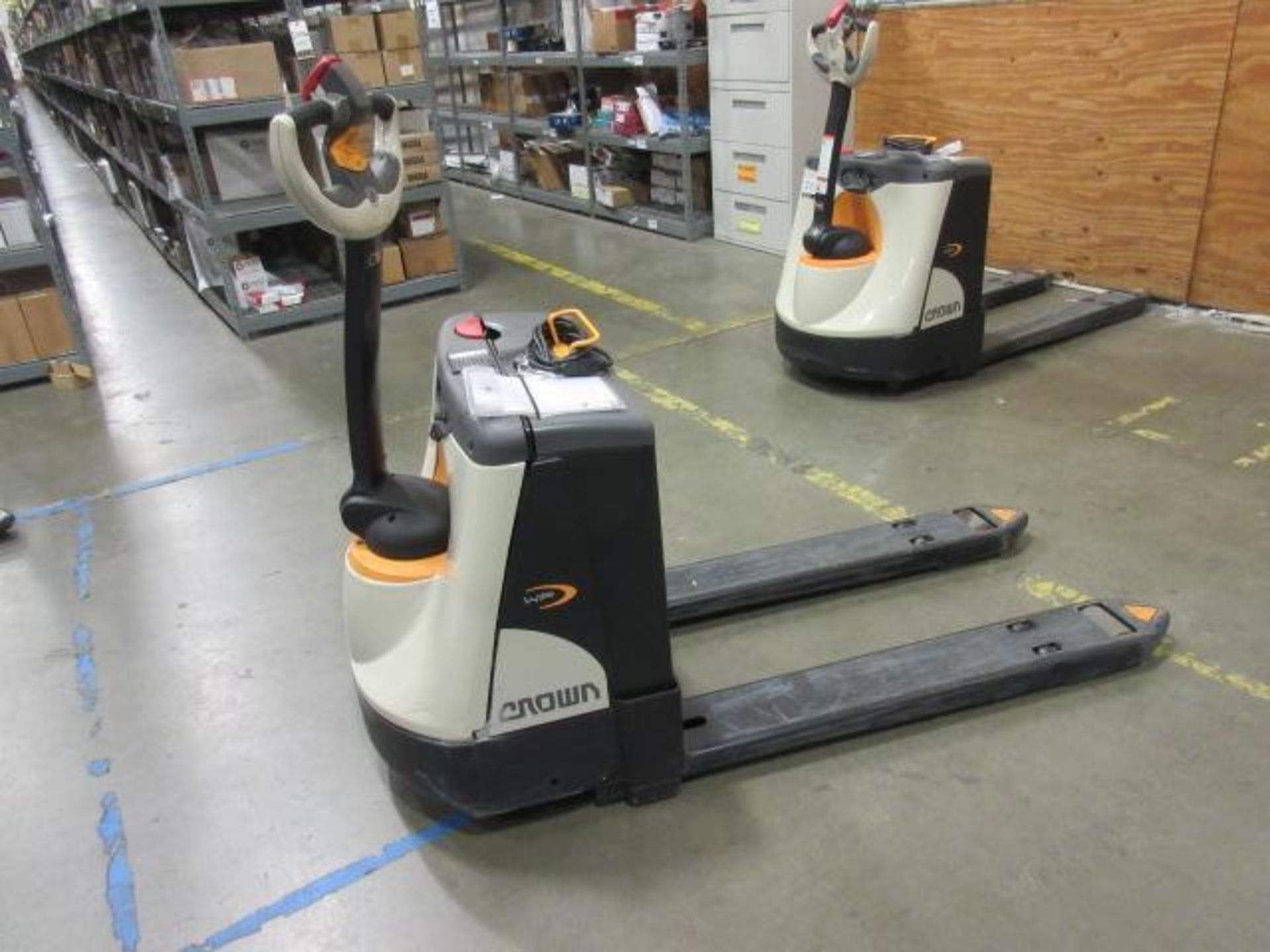 Crown Electric Pallet Jack - Image 5 of 8