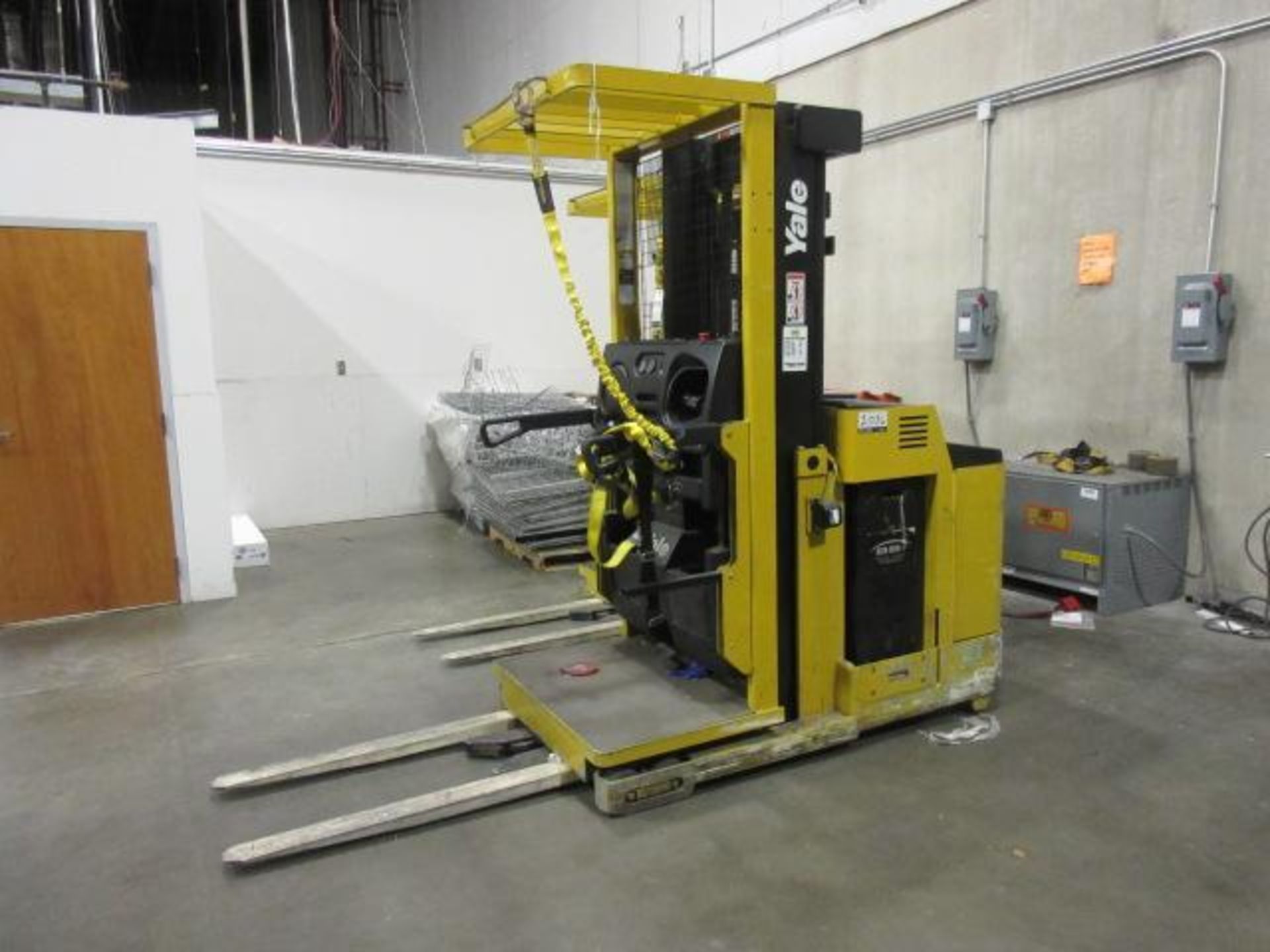 Yale Stand Up Order Picker Lift