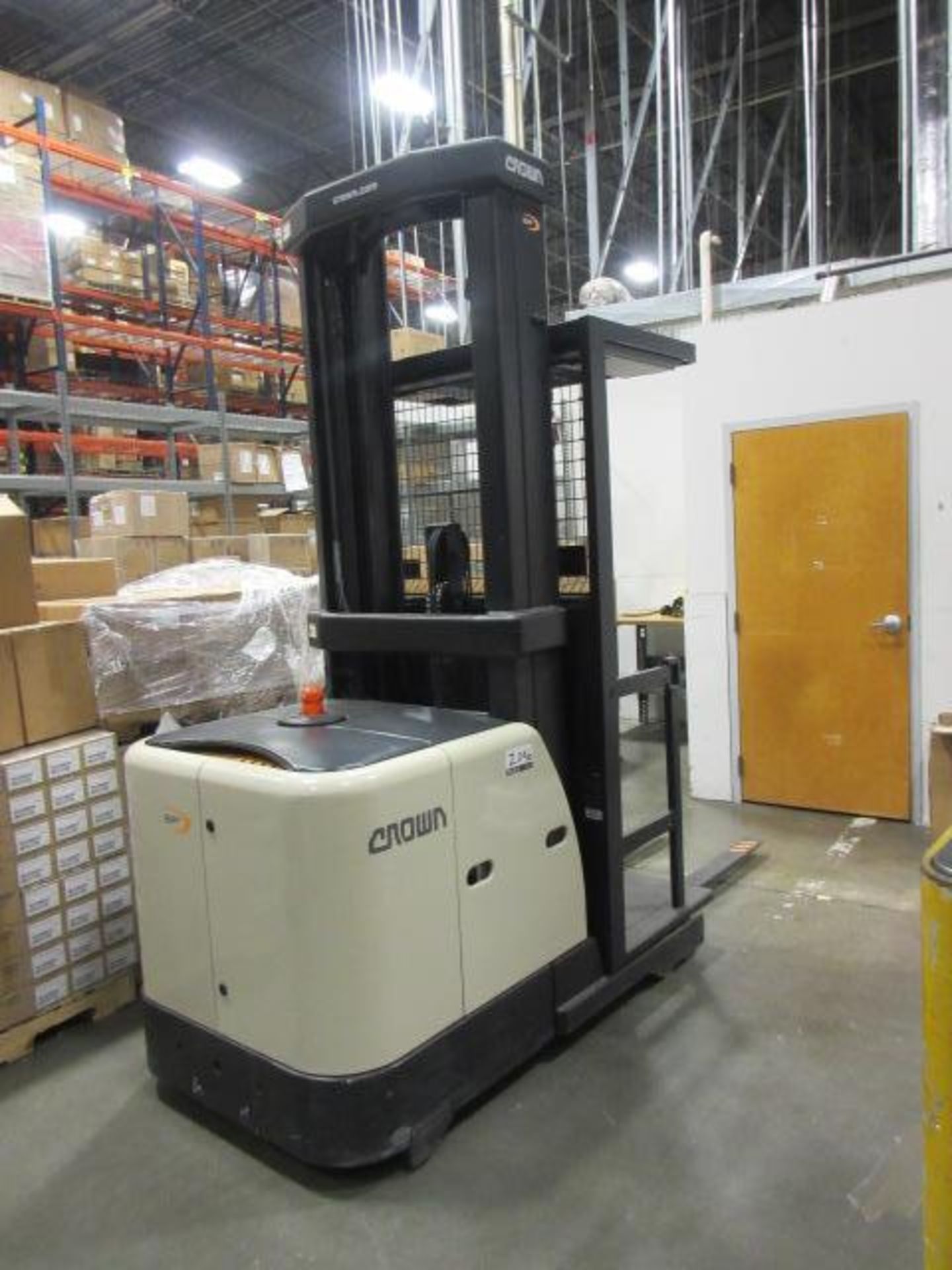 Crown Stand Up Order Picker Lift - Image 4 of 10