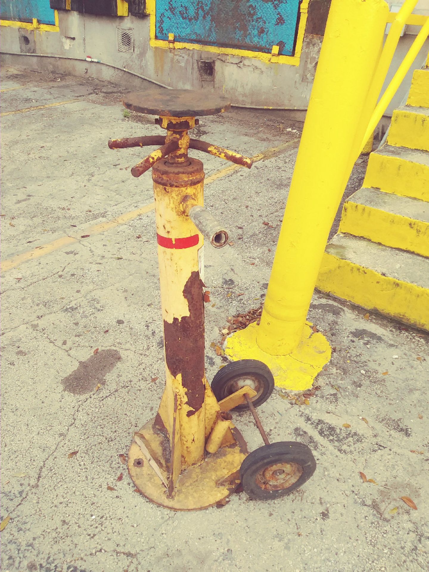 Trailer Stabilizing Jacks - Image 2 of 7