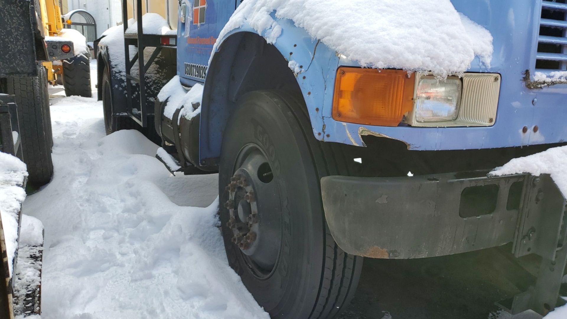 1993 International Plow/Liquid Distributor Truck - Image 7 of 19