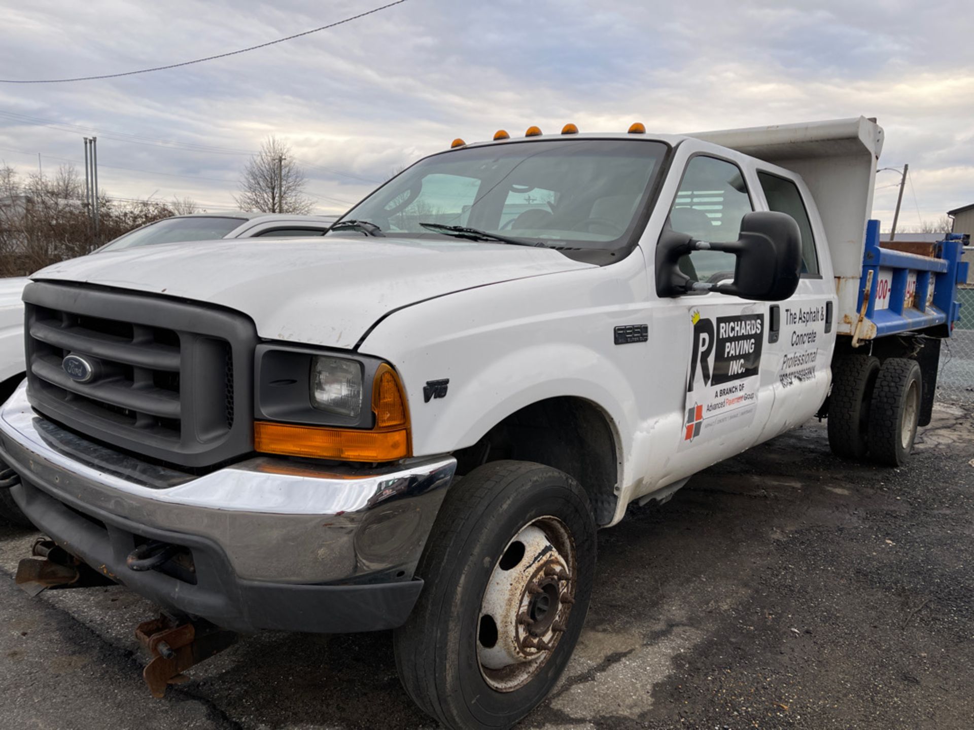 2004 Ford F45