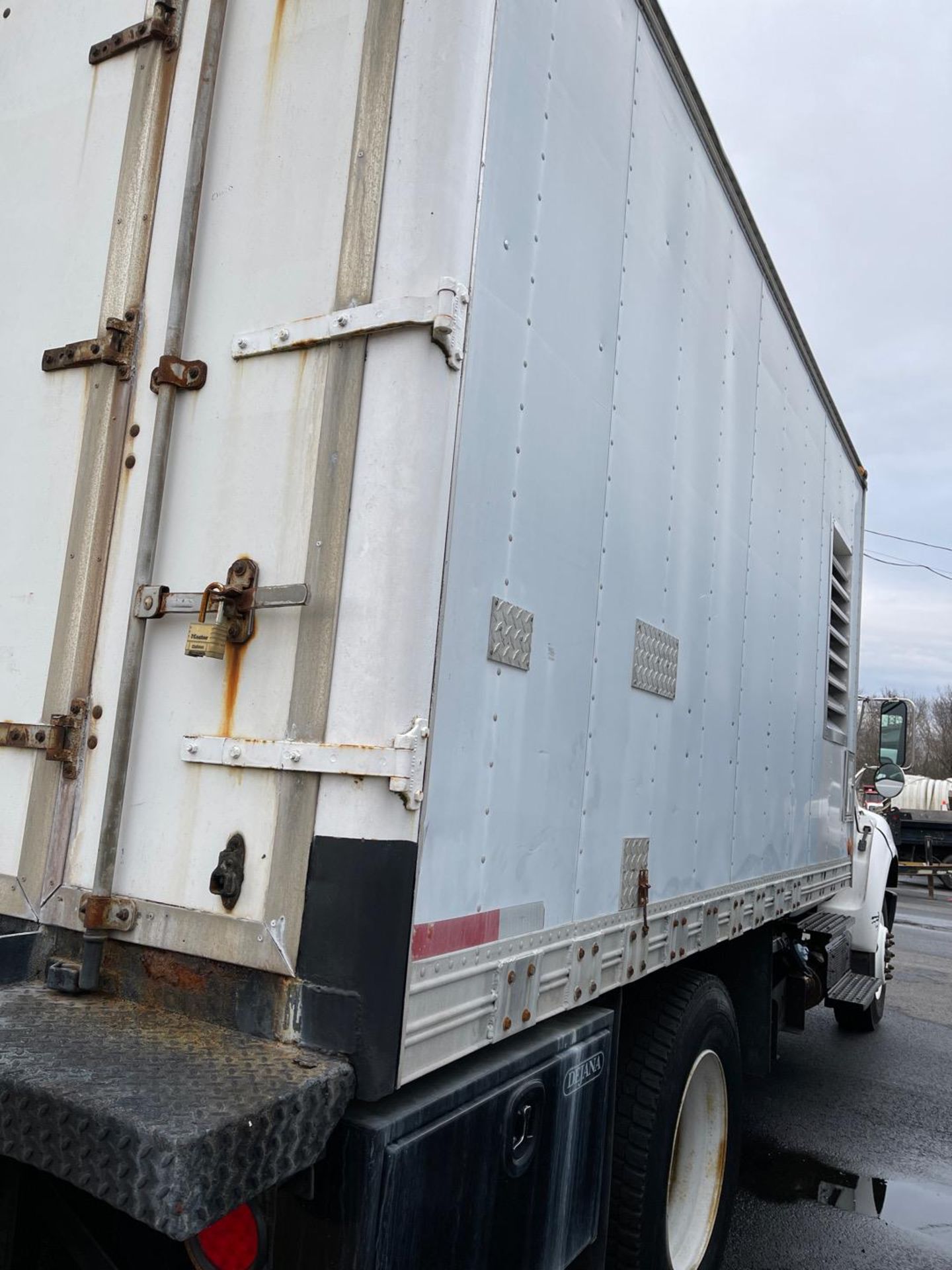 2008 Ford F750XL Box Truck Concrete Poly Lift Truck with Generator and Compressor - Image 5 of 24