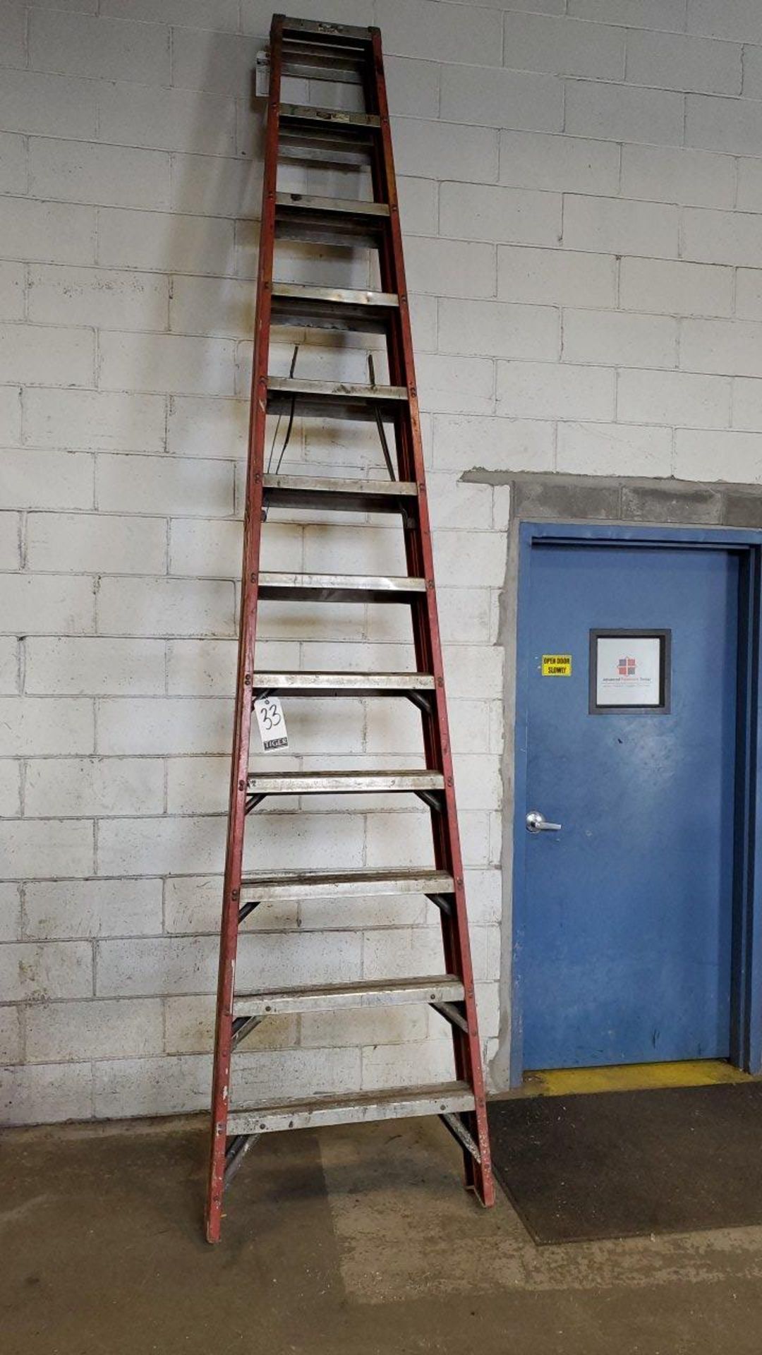 Louisville 12' Fiberglass Ladder