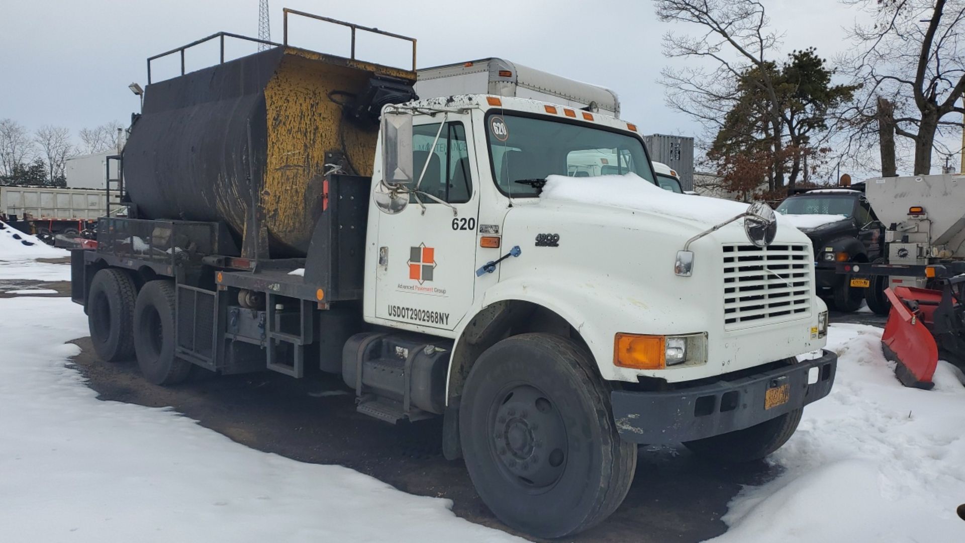 1999 International 4900 Flatbed Truck