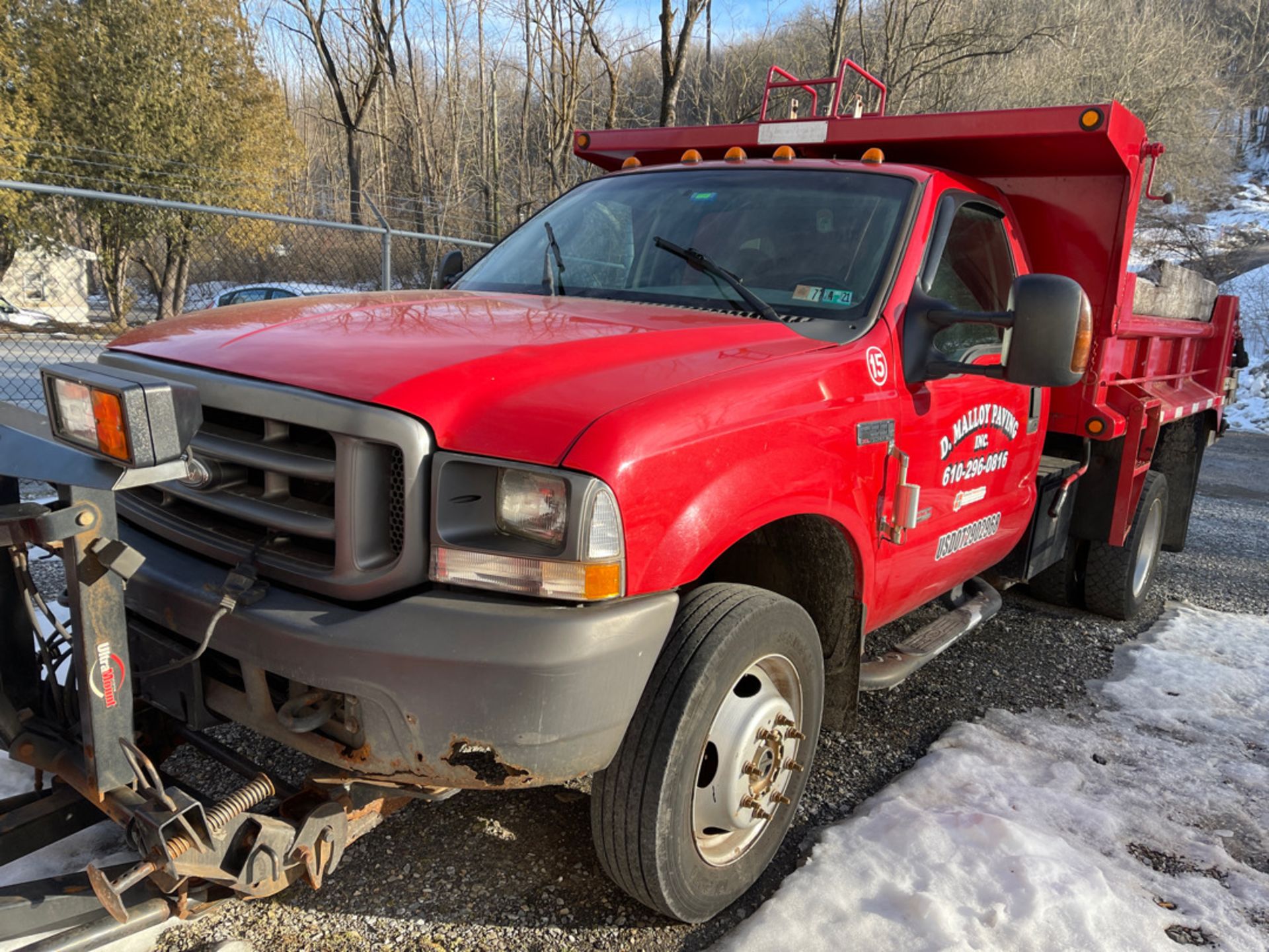 2004 Ford F550 - Image 2 of 8