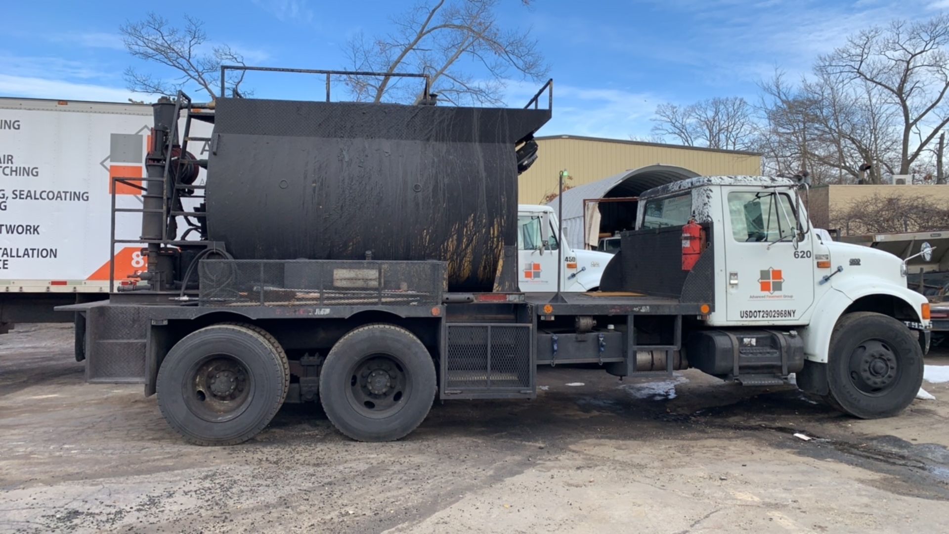 1999 International 4900 Flatbed Truck - Image 5 of 12