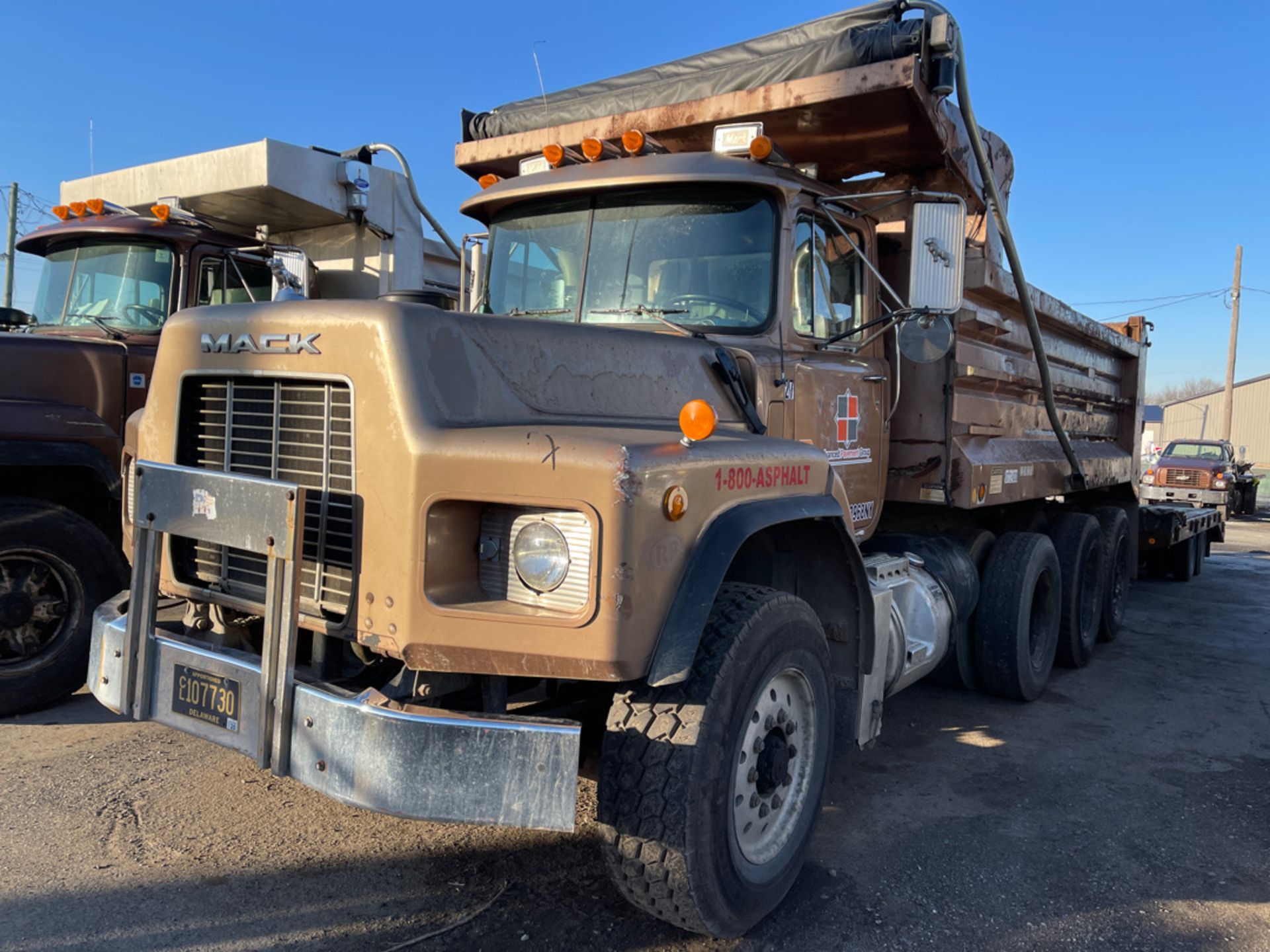 1998 Mack 600 Dump Truck - Image 9 of 9