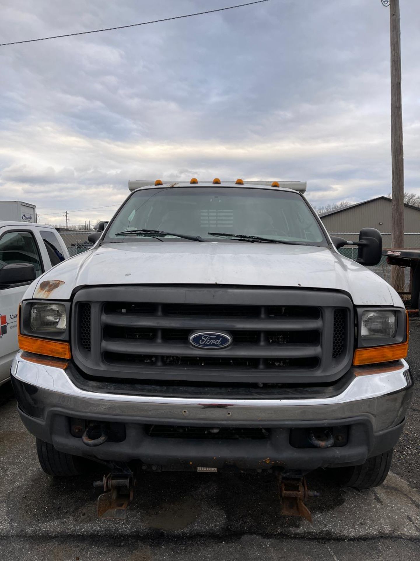 2004 Ford F45 - Image 2 of 8