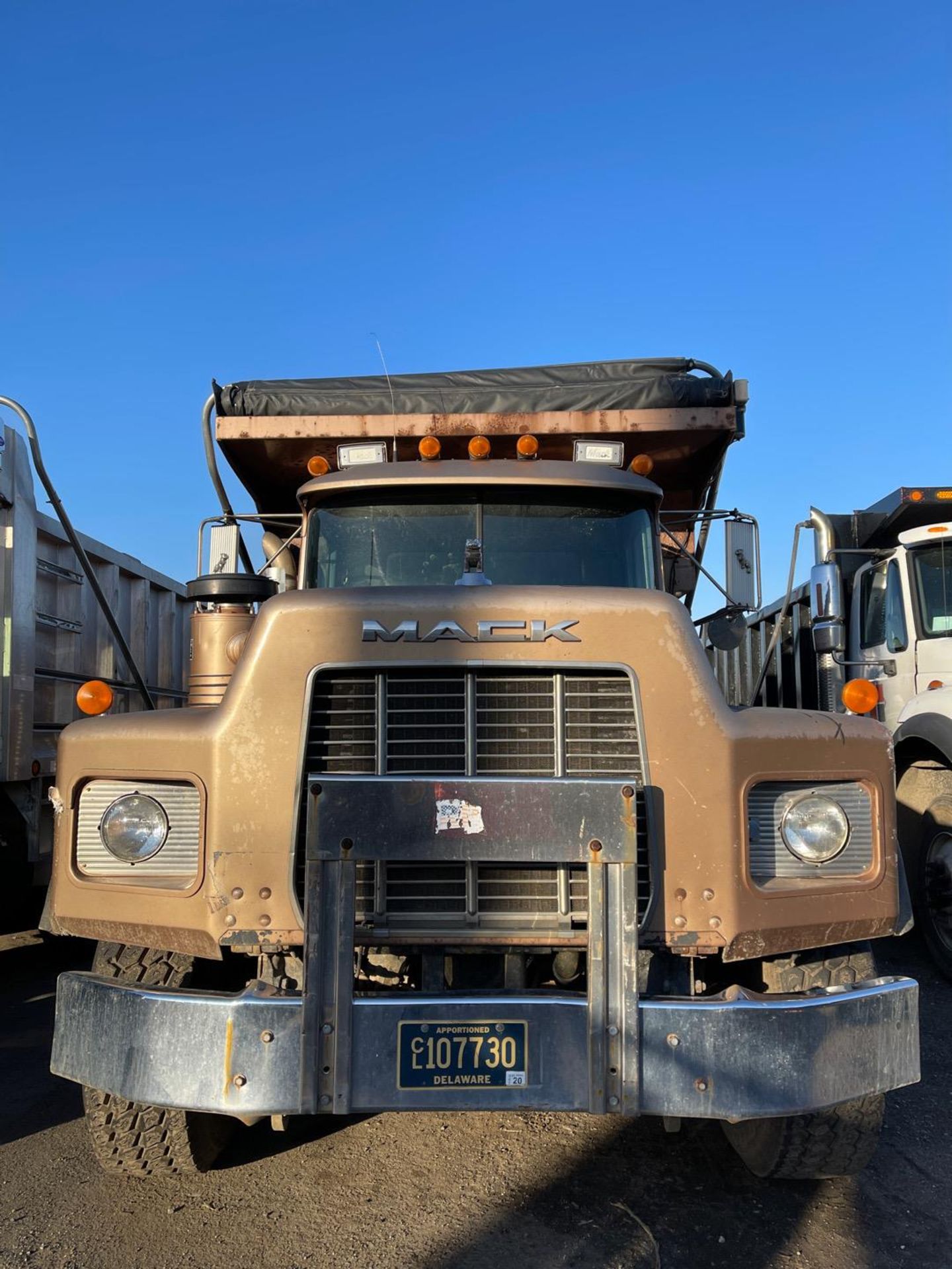 1998 Mack 600 Dump Truck