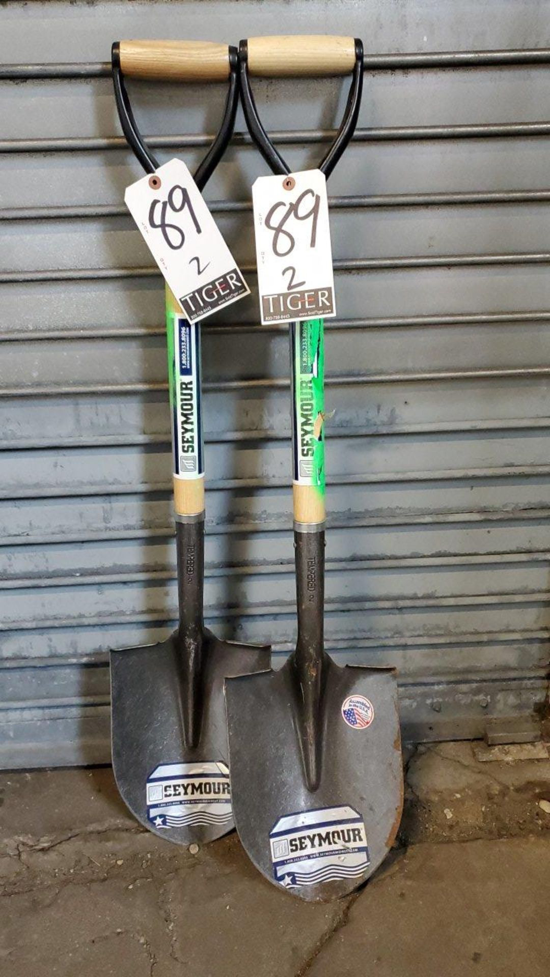 Seymour D-Handle Shovels