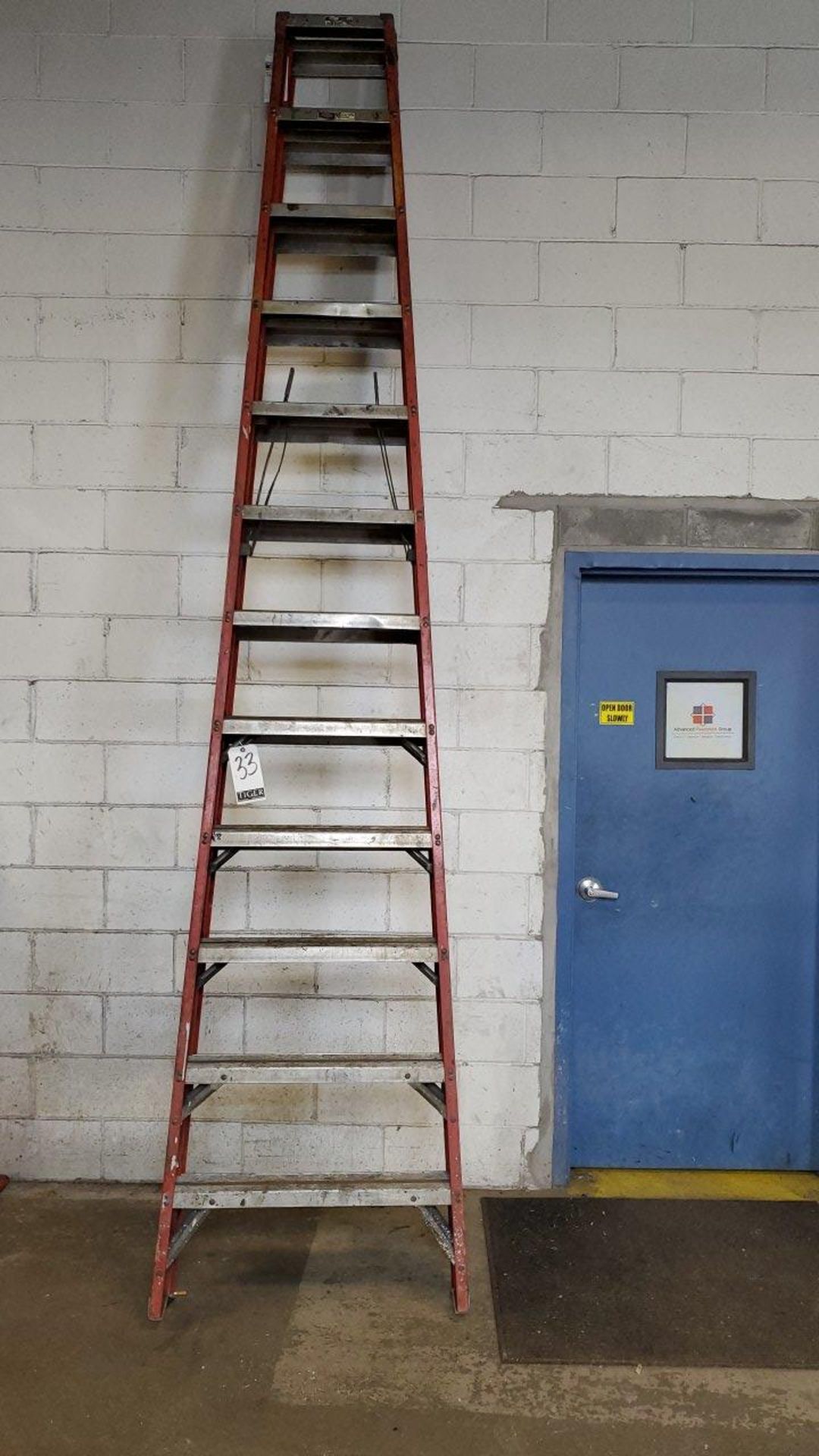 Louisville 12' Fiberglass Ladder - Image 2 of 4