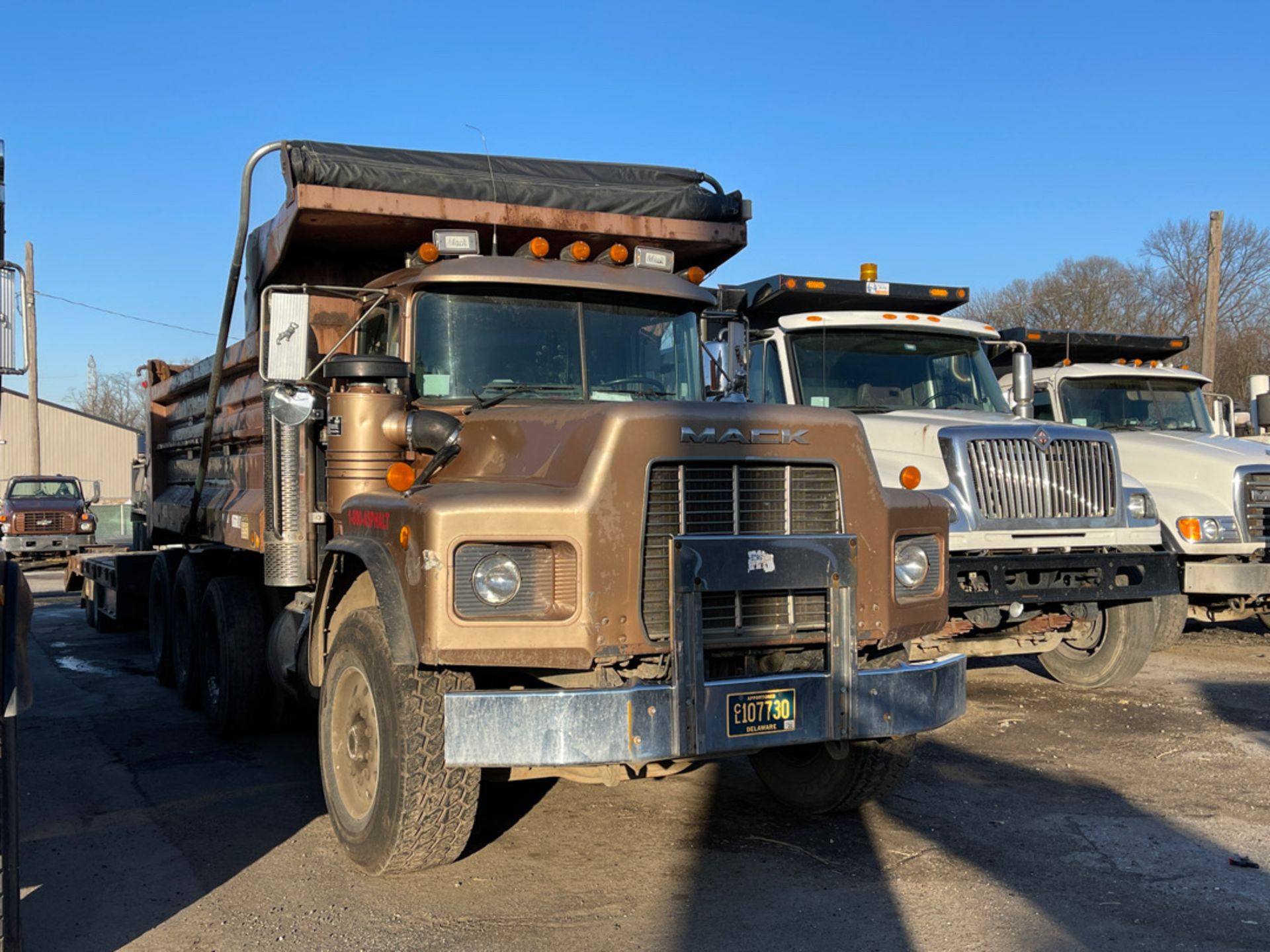 1998 Mack 600 Dump Truck - Image 2 of 9