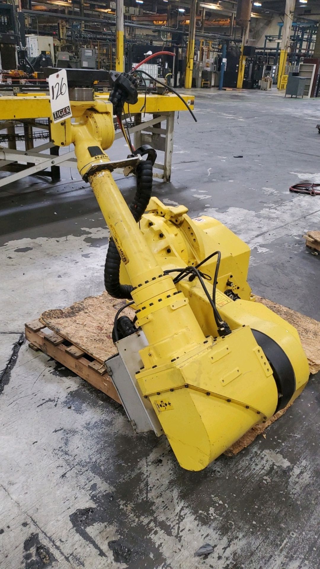 2005 Fanuc Robot w/Controller - Image 2 of 8