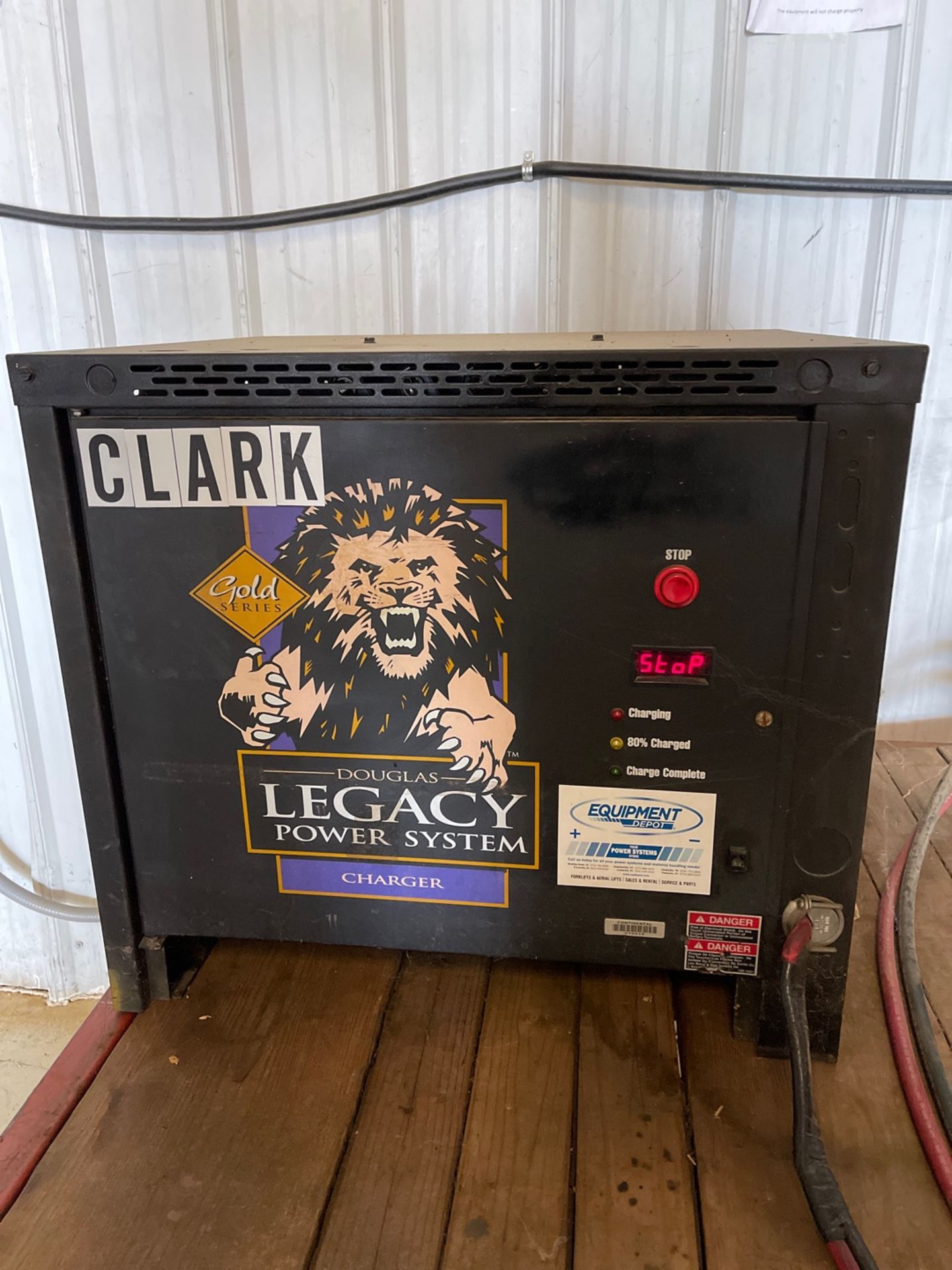 Clark Electric Forklift with Charger - Image 6 of 7