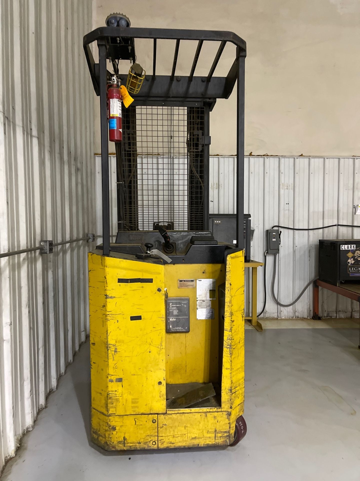 Yale Electric Forklift with Charger - Image 4 of 9