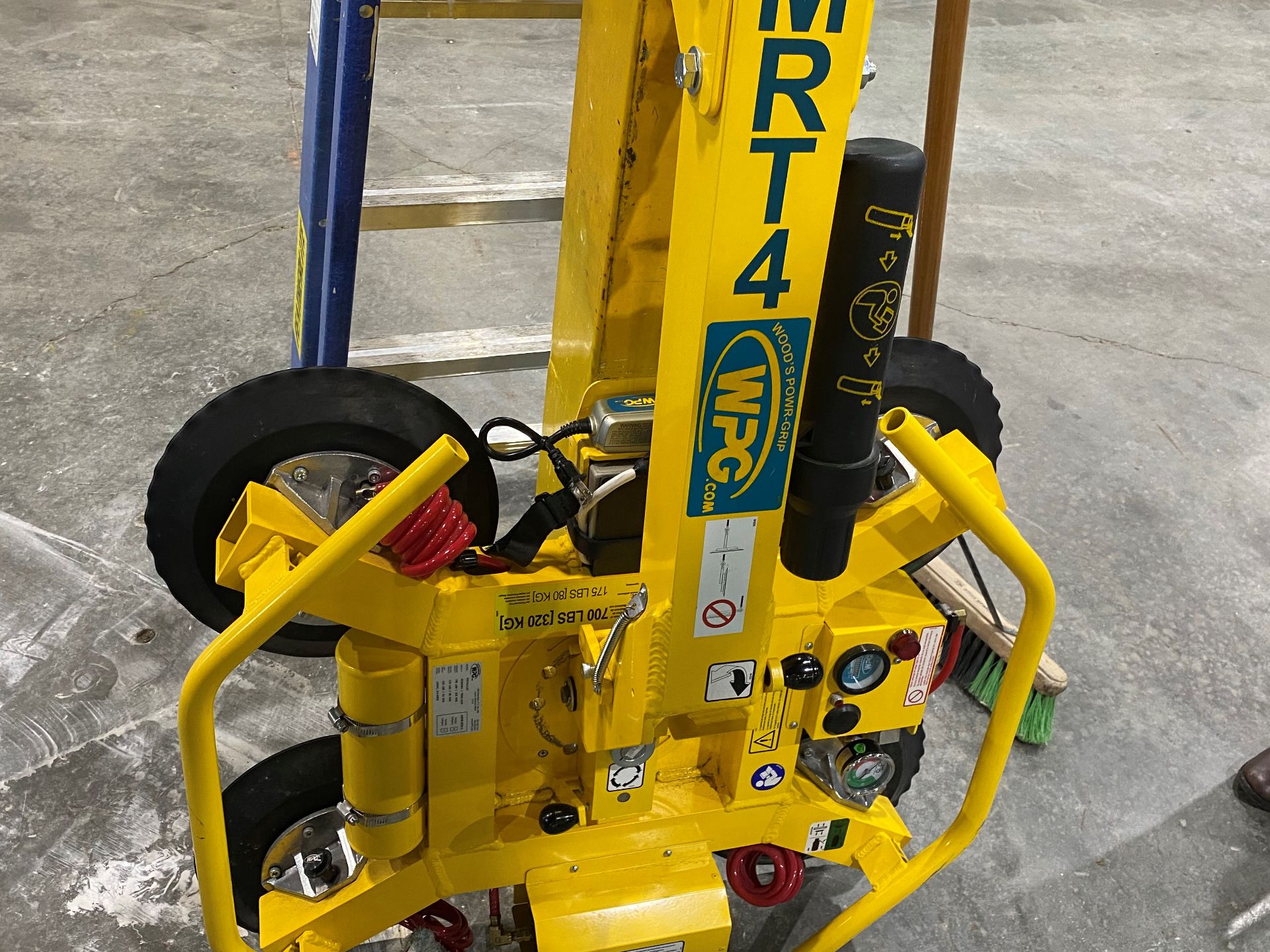 NEW 2020 WPG MRT411LDC 4 CUP SUCTION 700LB HOIST ATTACHMENT