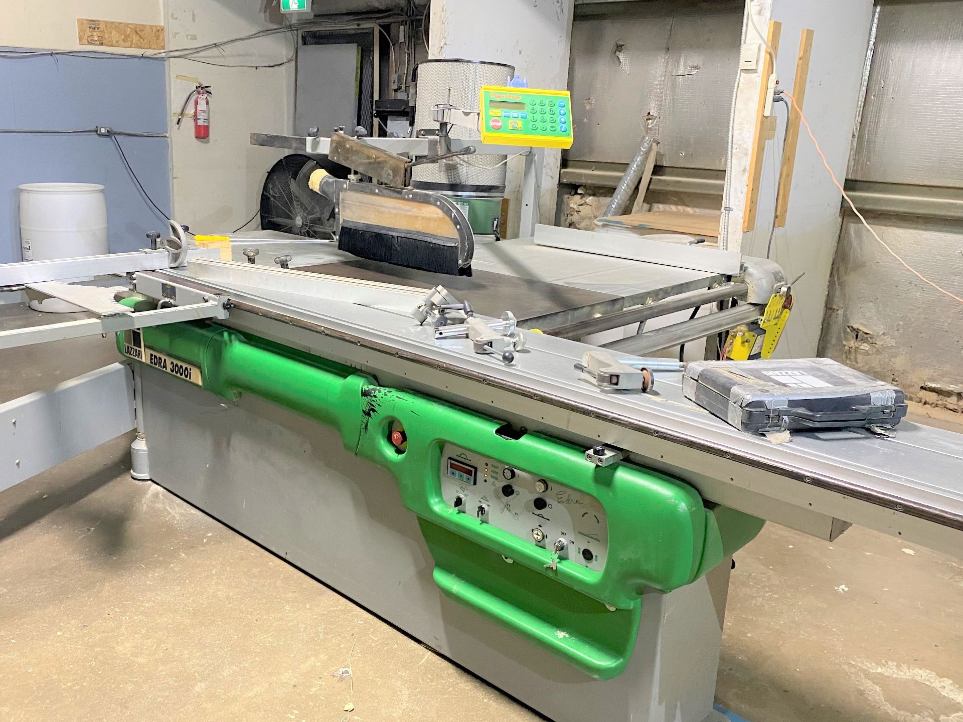 LAZZARI EDRA 3000i SLIDING PANEL SAW; 220V, S/N 9700323 W/ TIGERSTOP CONTROLS