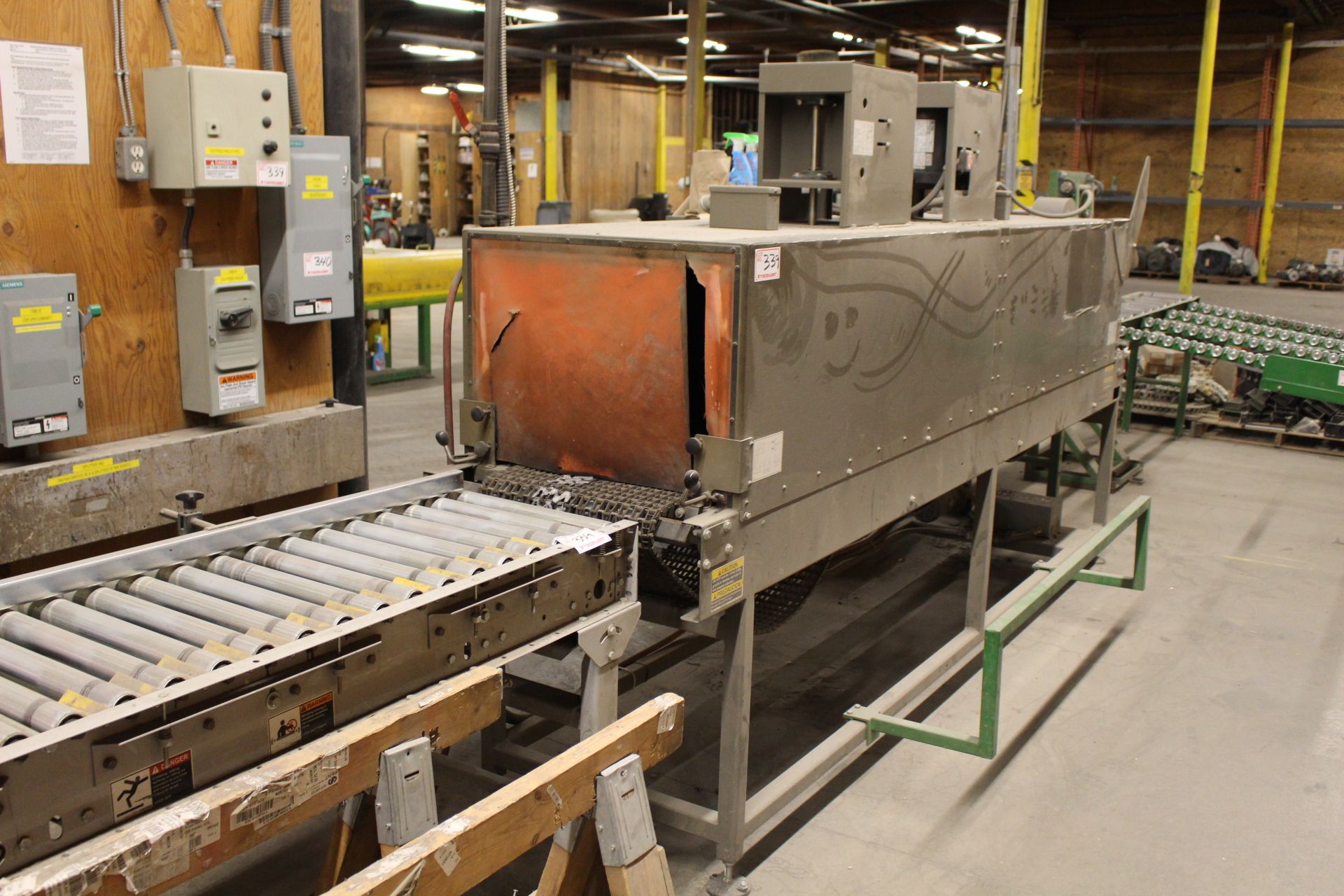 2008 ARPAC MODEL TS833CF SHRINK WRAP SYSTEM, S/N 10204; 18" X 18' INFEED BELT CONVEYOR W/ GEAR - Image 6 of 7