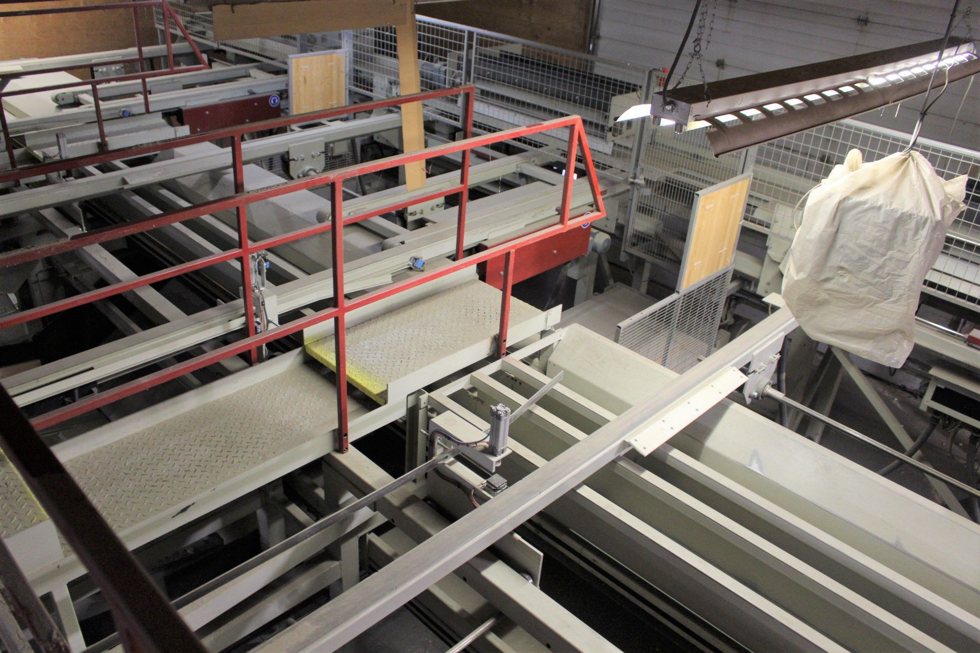 SYSTEM TM SORTING STATION, CONSISTING OF FULLY PROGRAMMED SORT CONVEYORS & TRANSFERS – SYSTEM IS - Image 6 of 8