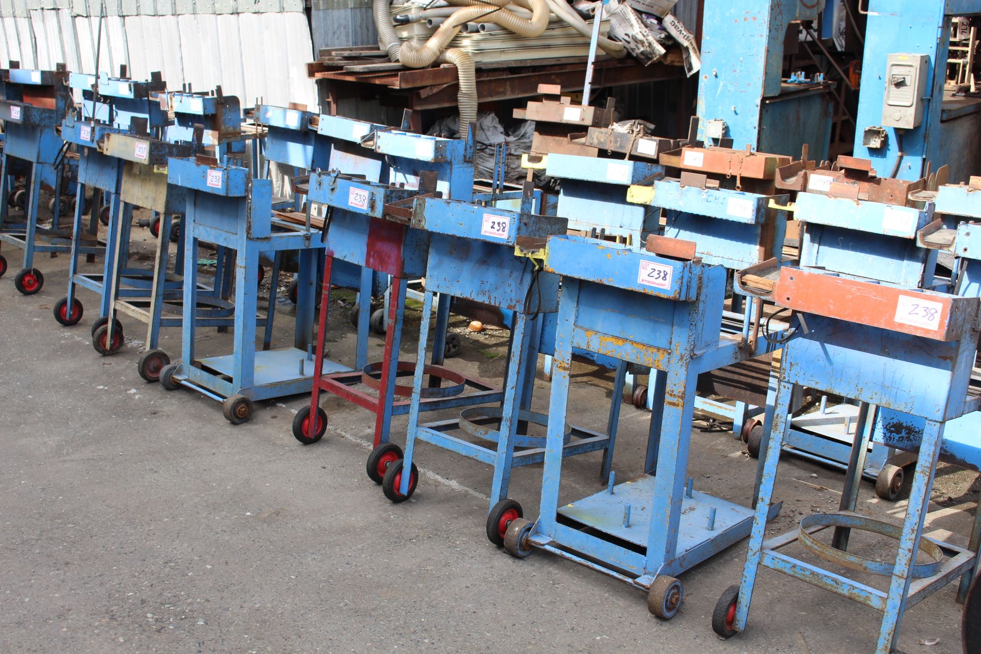 (5) PACKING CARTS