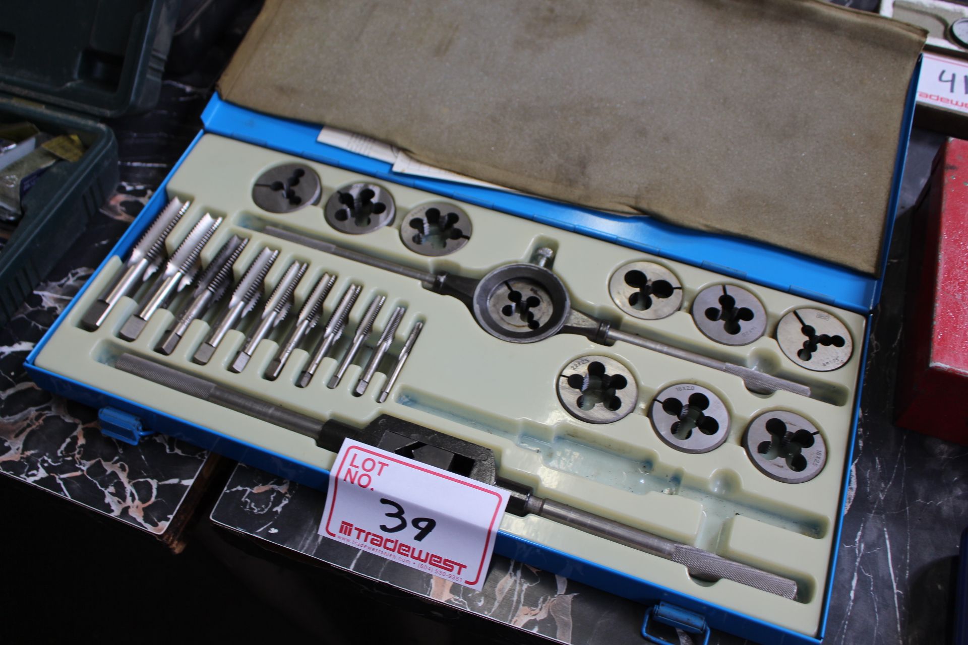 WESTWARD 23 PIECE TAP & DIE SET