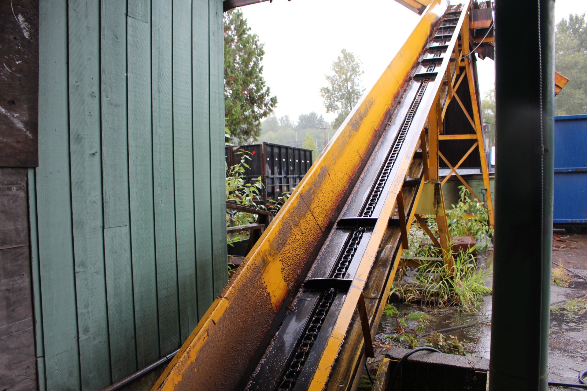16" X 40' FLYTED INCLINE WASTE CHAIN CONVEYOR