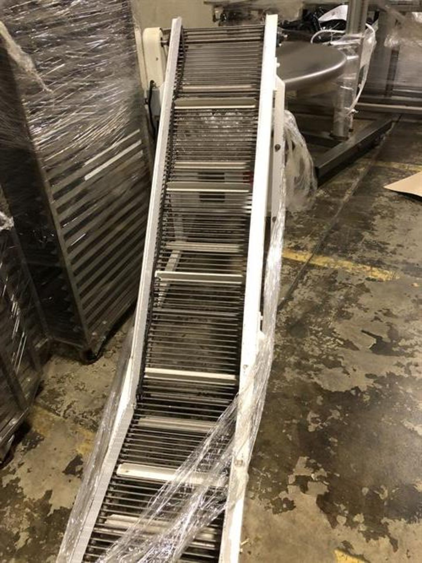 Smalley Pack-off Conveyor with Turntable - 14" wide x 60" long inclined cleated conveyor - 2-ft flat - Image 3 of 3