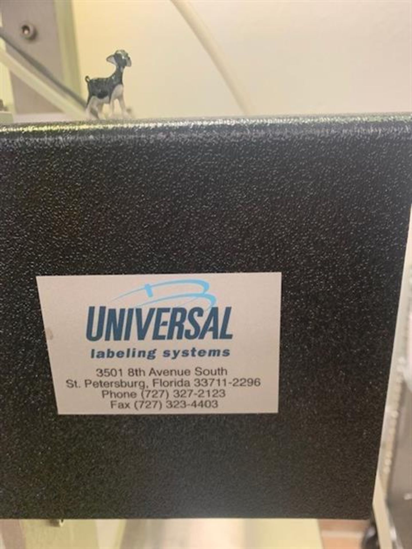 Universal model R310 Table Top Labeler for round containers - Adjustable product holding carriage . - Image 2 of 3