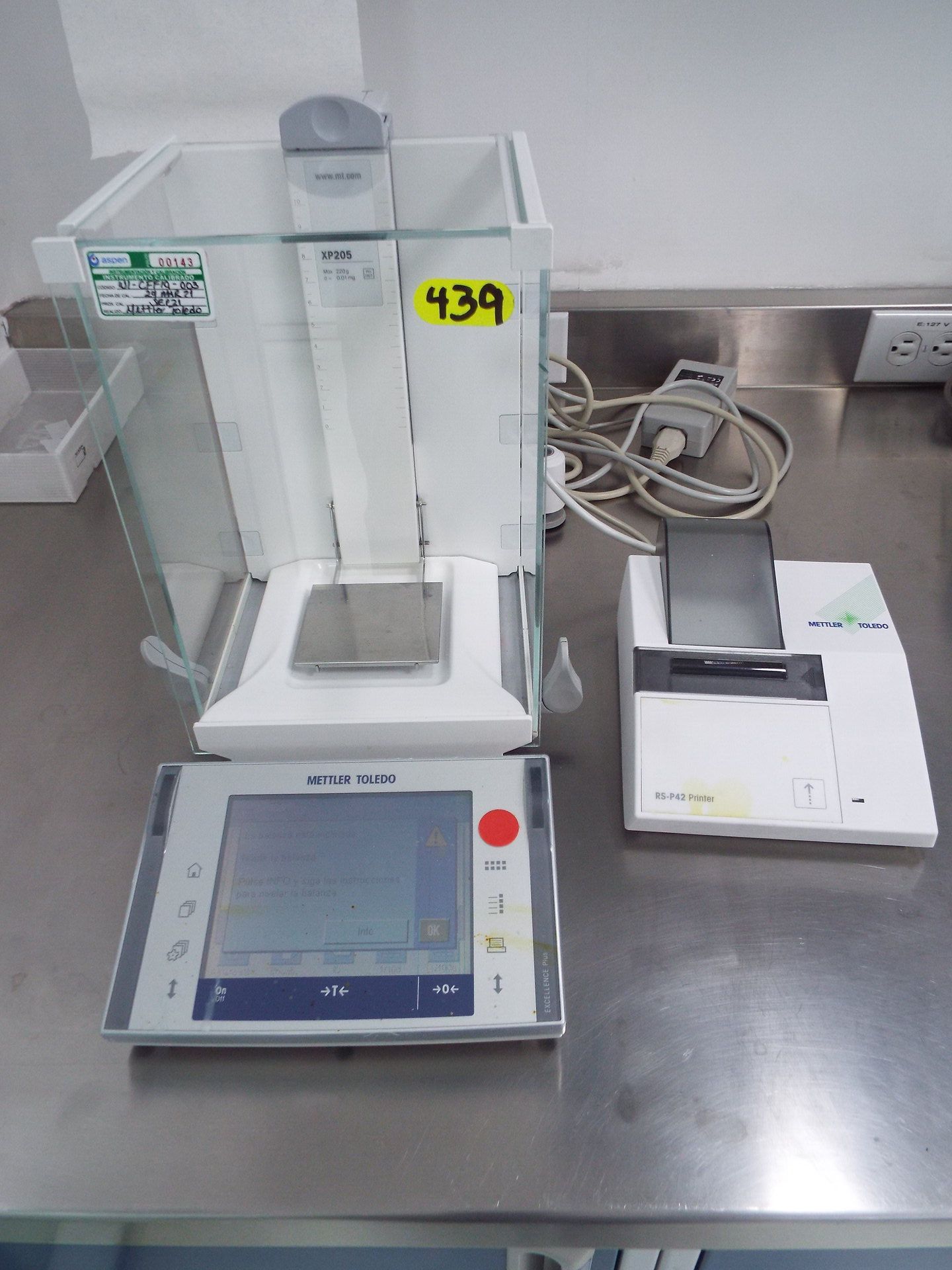 Mettler Toledo XPE205 analytical scale with printer