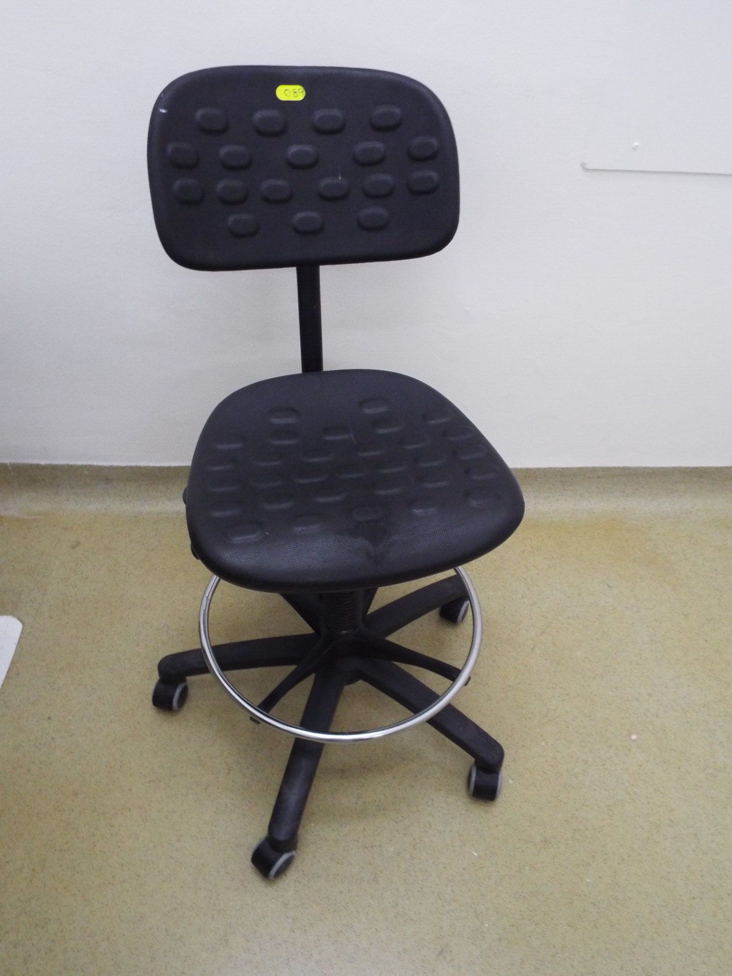 (6) elevating working chairs on casters - Image 3 of 4