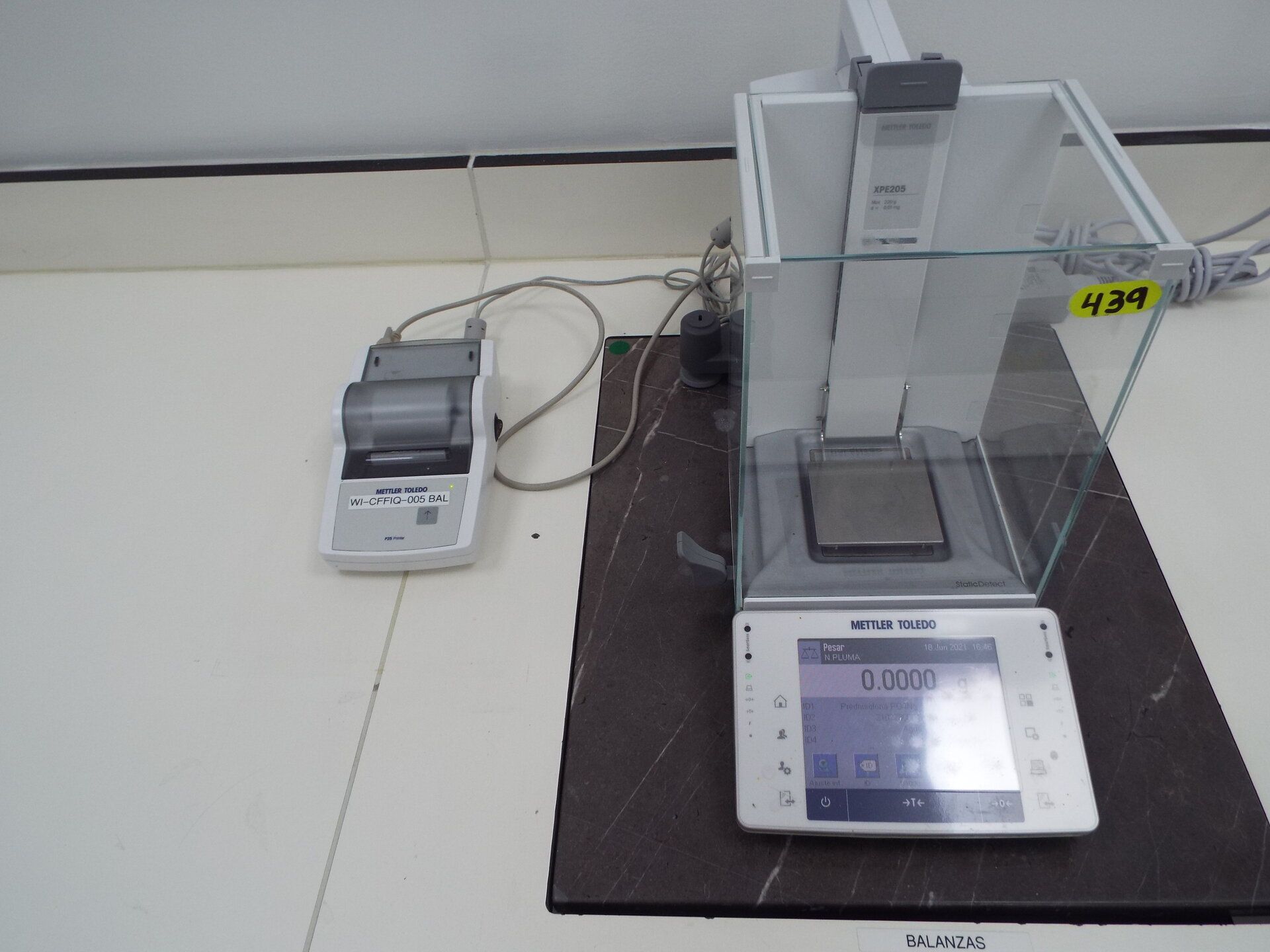 Mettler Toledo XPE205 analytical scale with printer - Image 2 of 3