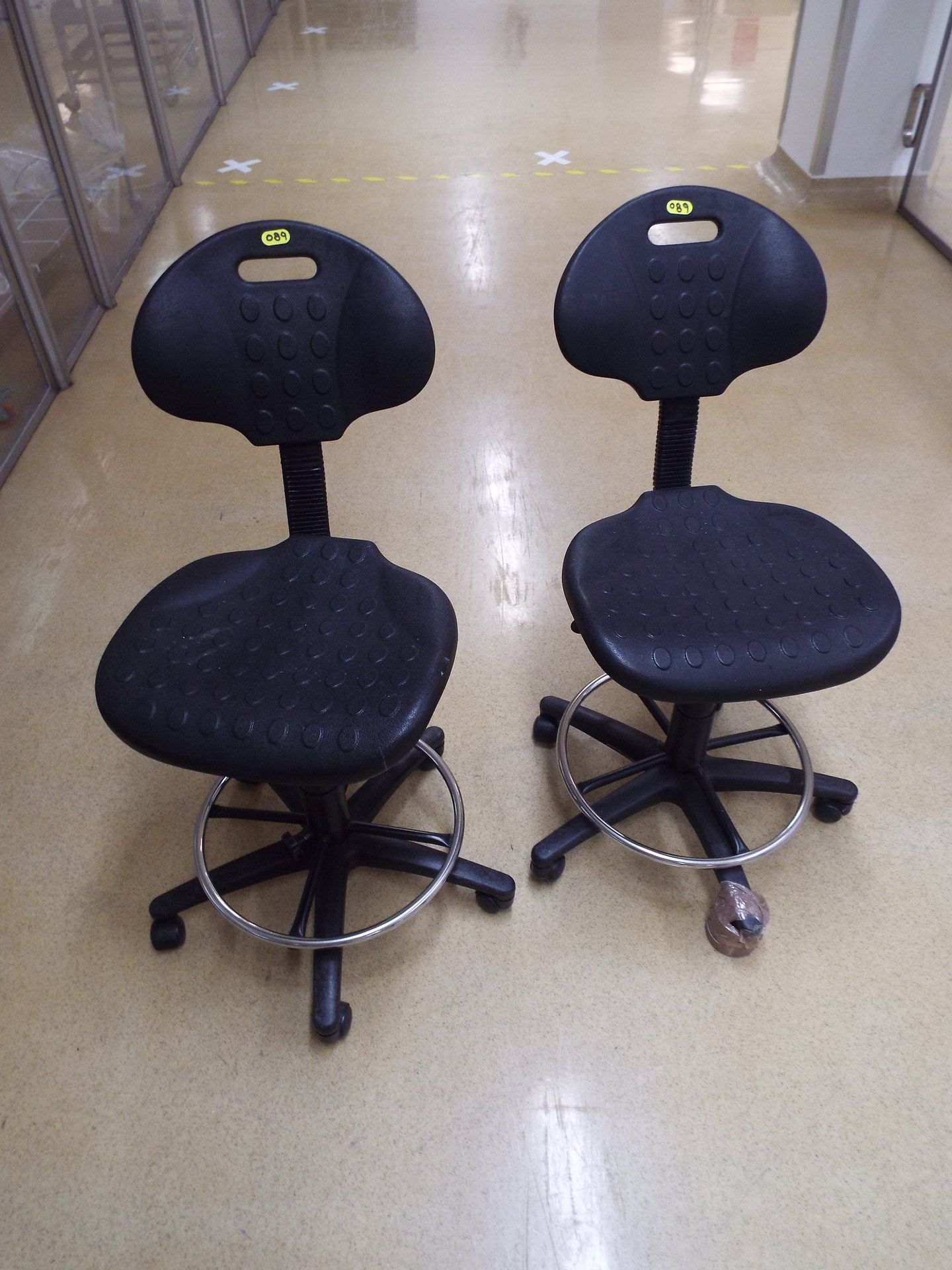 (6) elevating working chairs on casters - Image 4 of 4