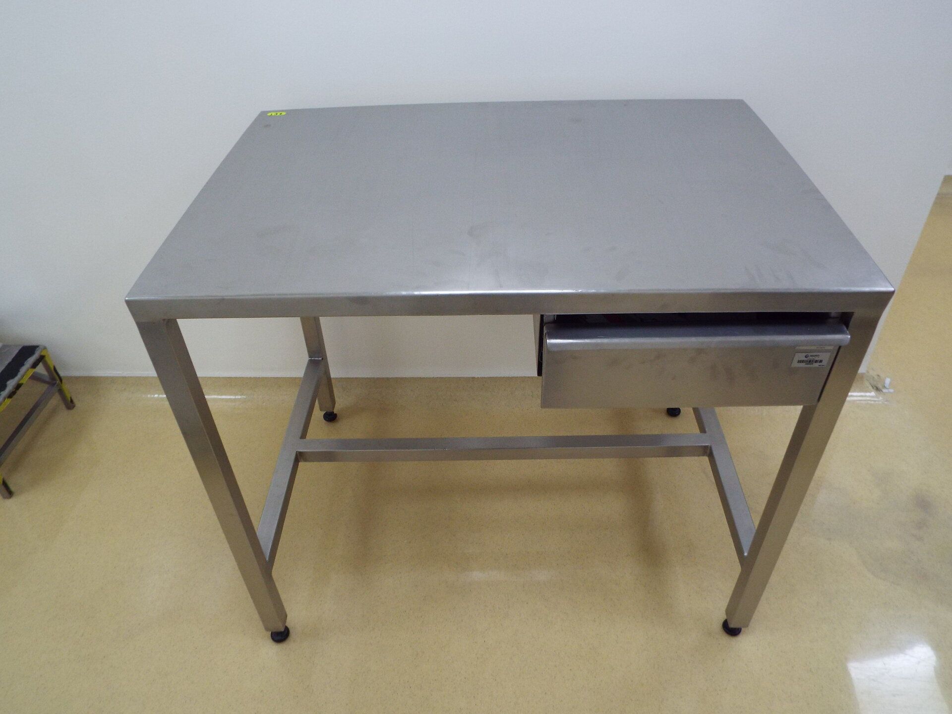 Stainless steel table with 1 drawer