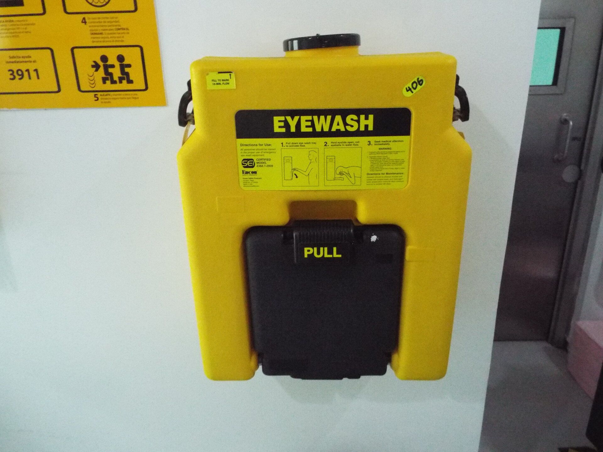 Emergeny eye washing station