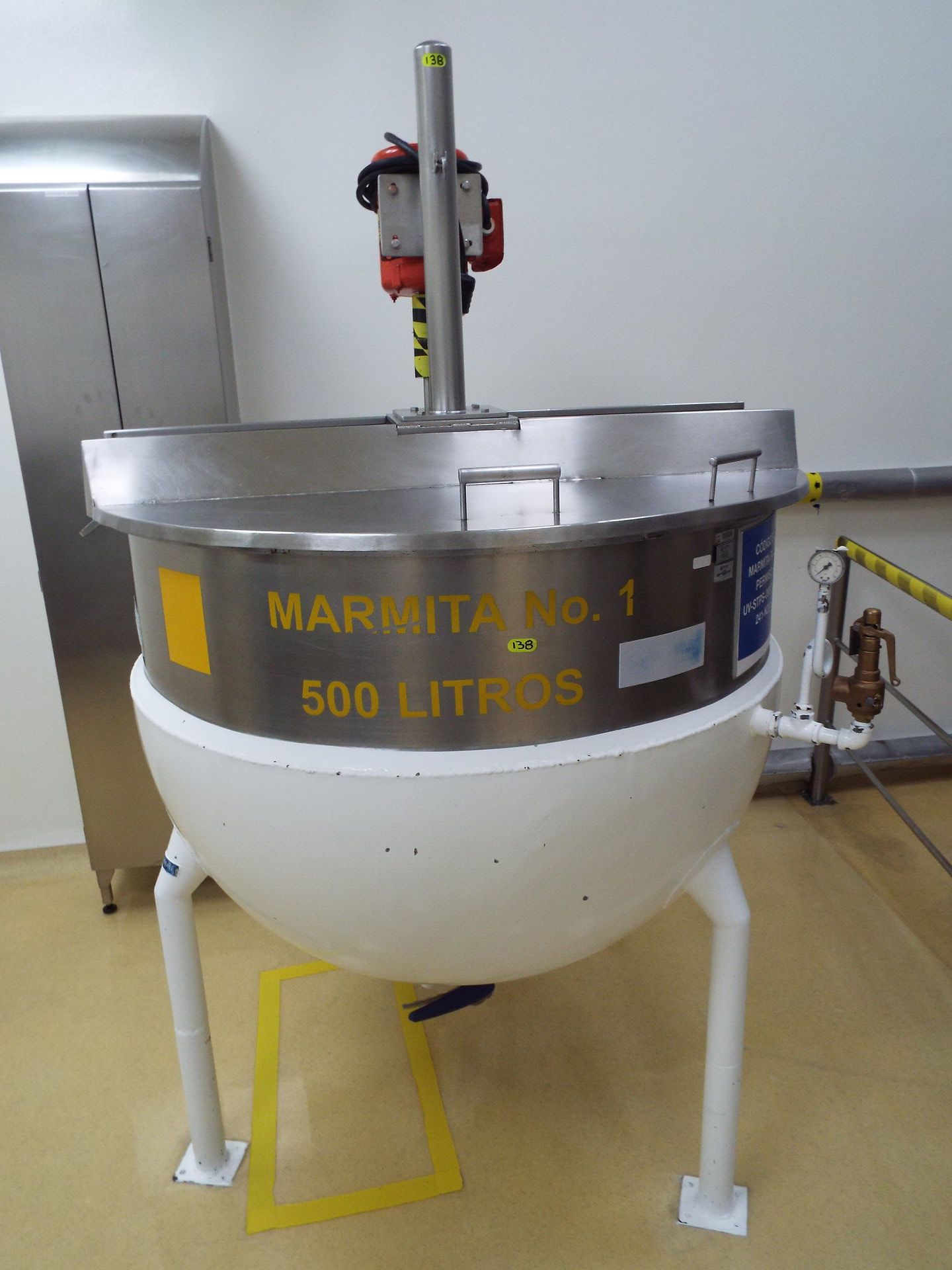 500 liter stainless steel jacketed kettle with split cover and propeller agitator