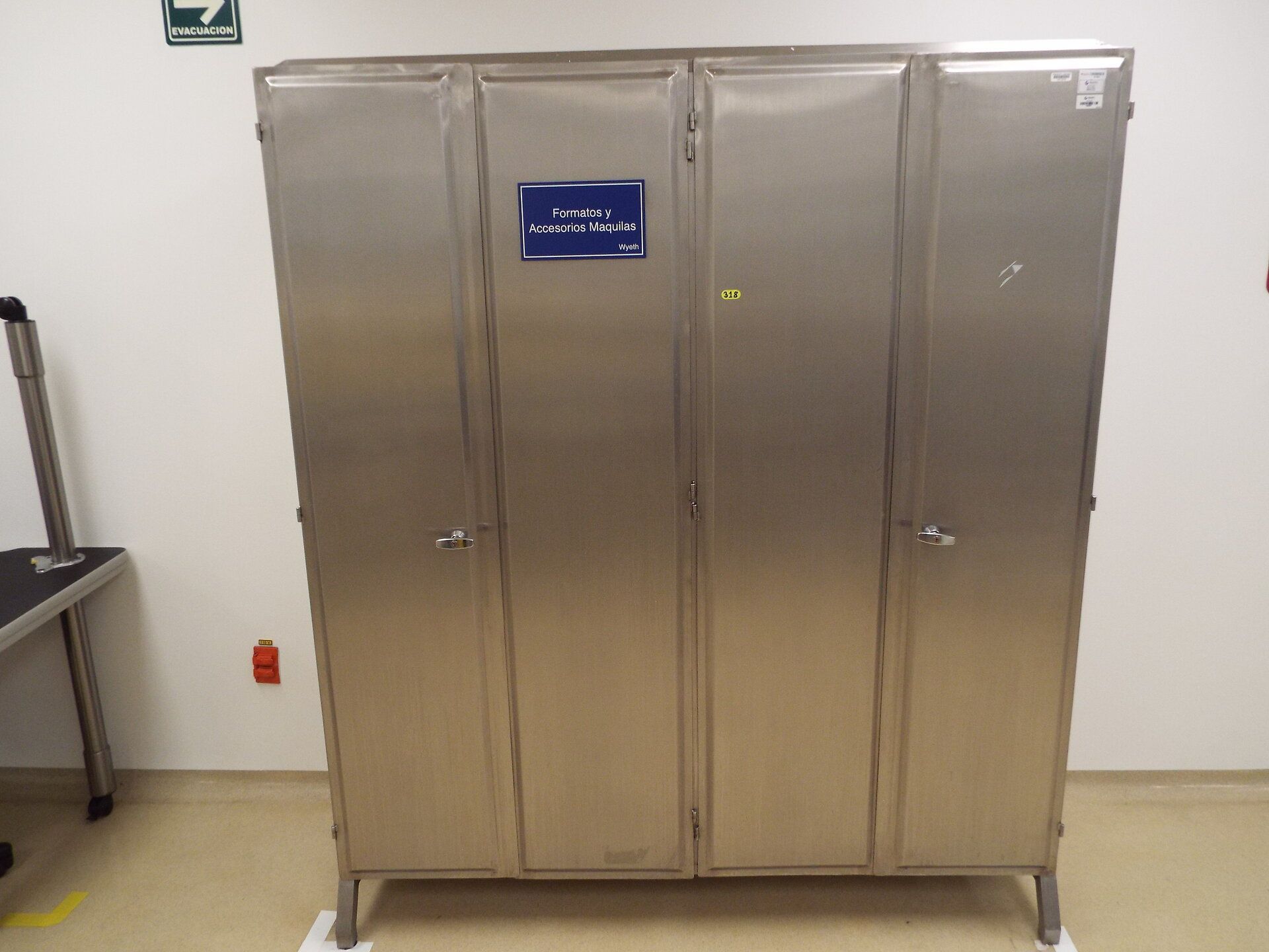 Stainless steel 4 door cabinet