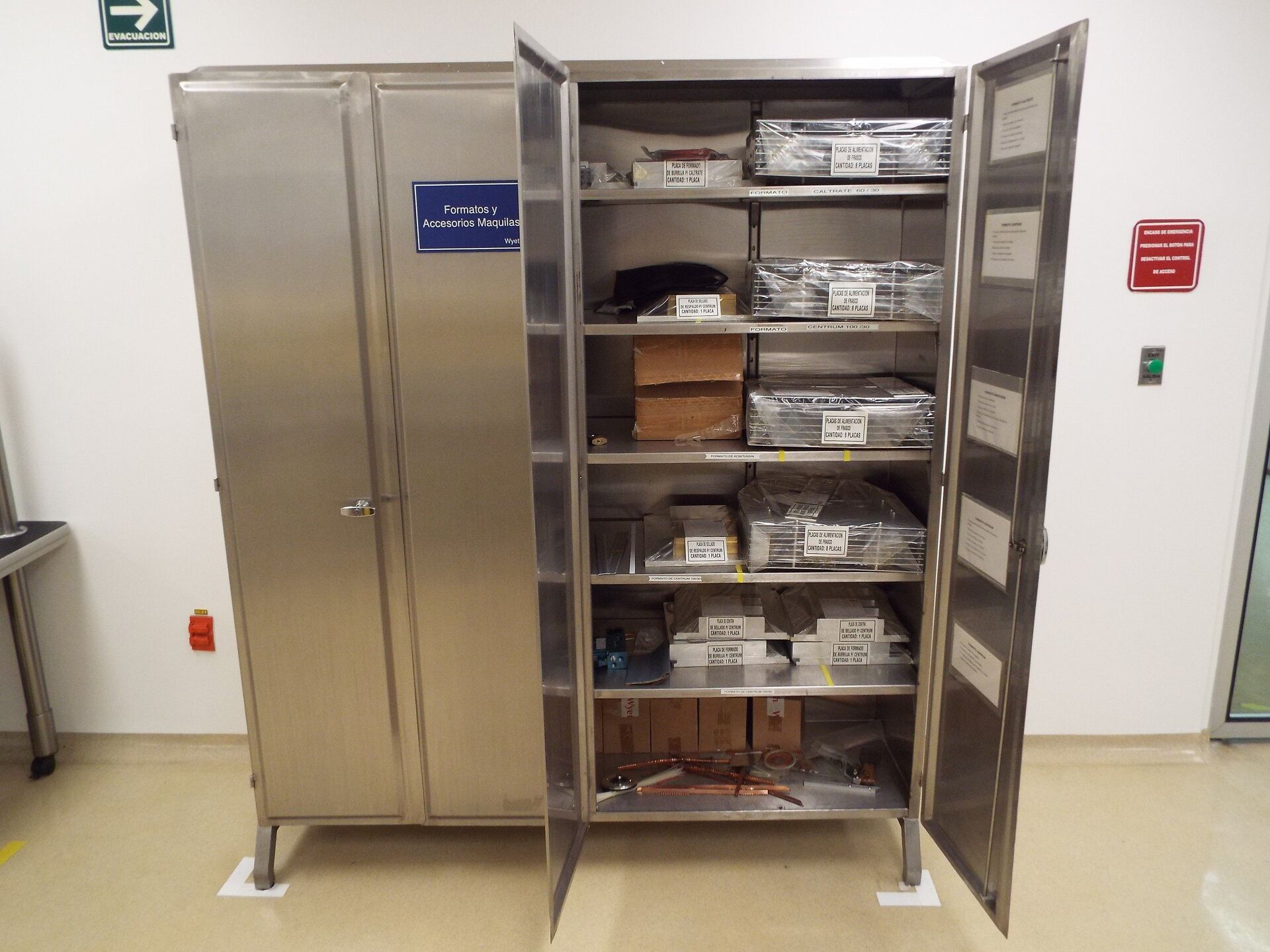 Stainless steel 4 door cabinet - Image 2 of 2