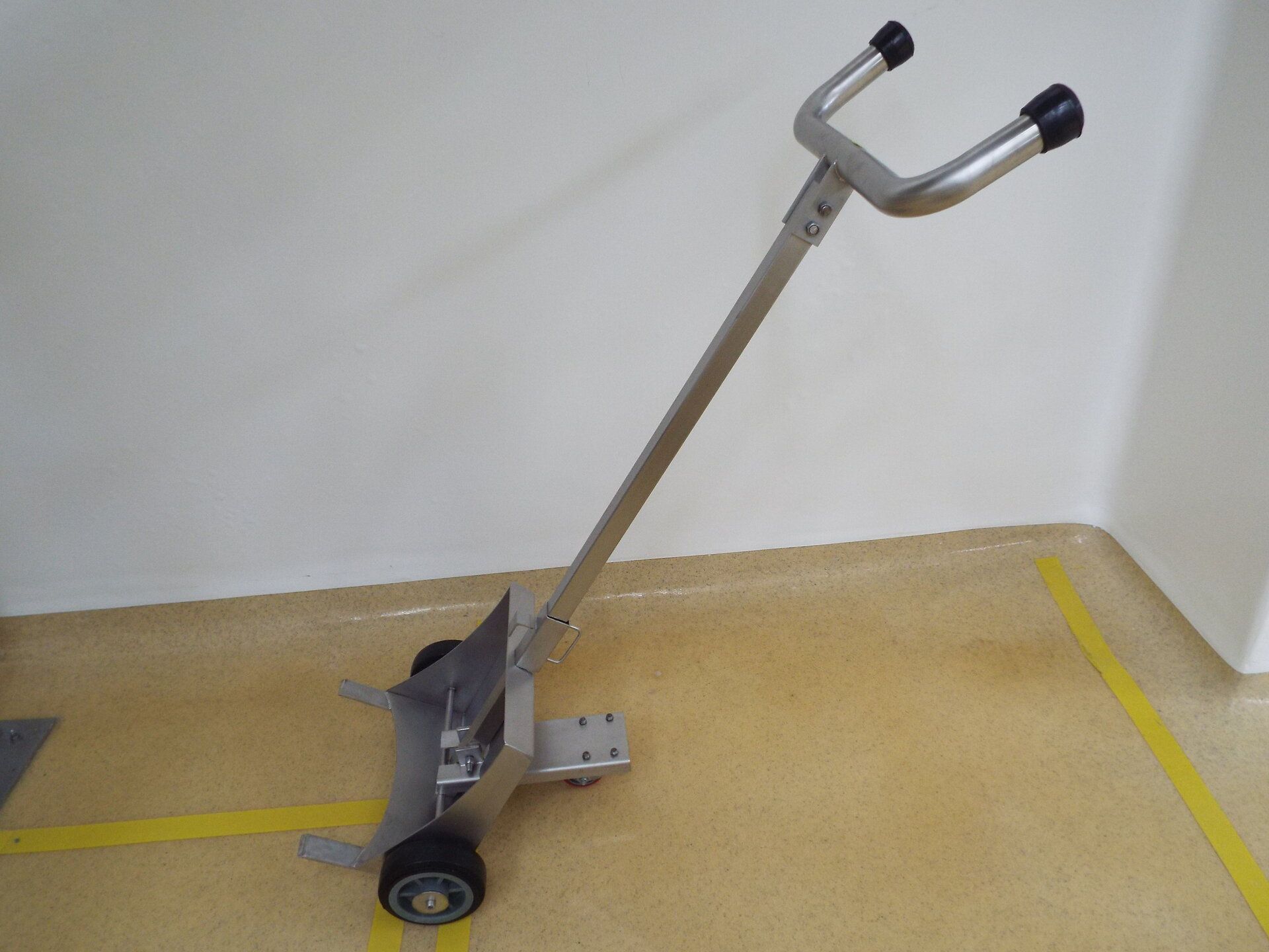 Stainless steel hand truck, with 3 wheels
