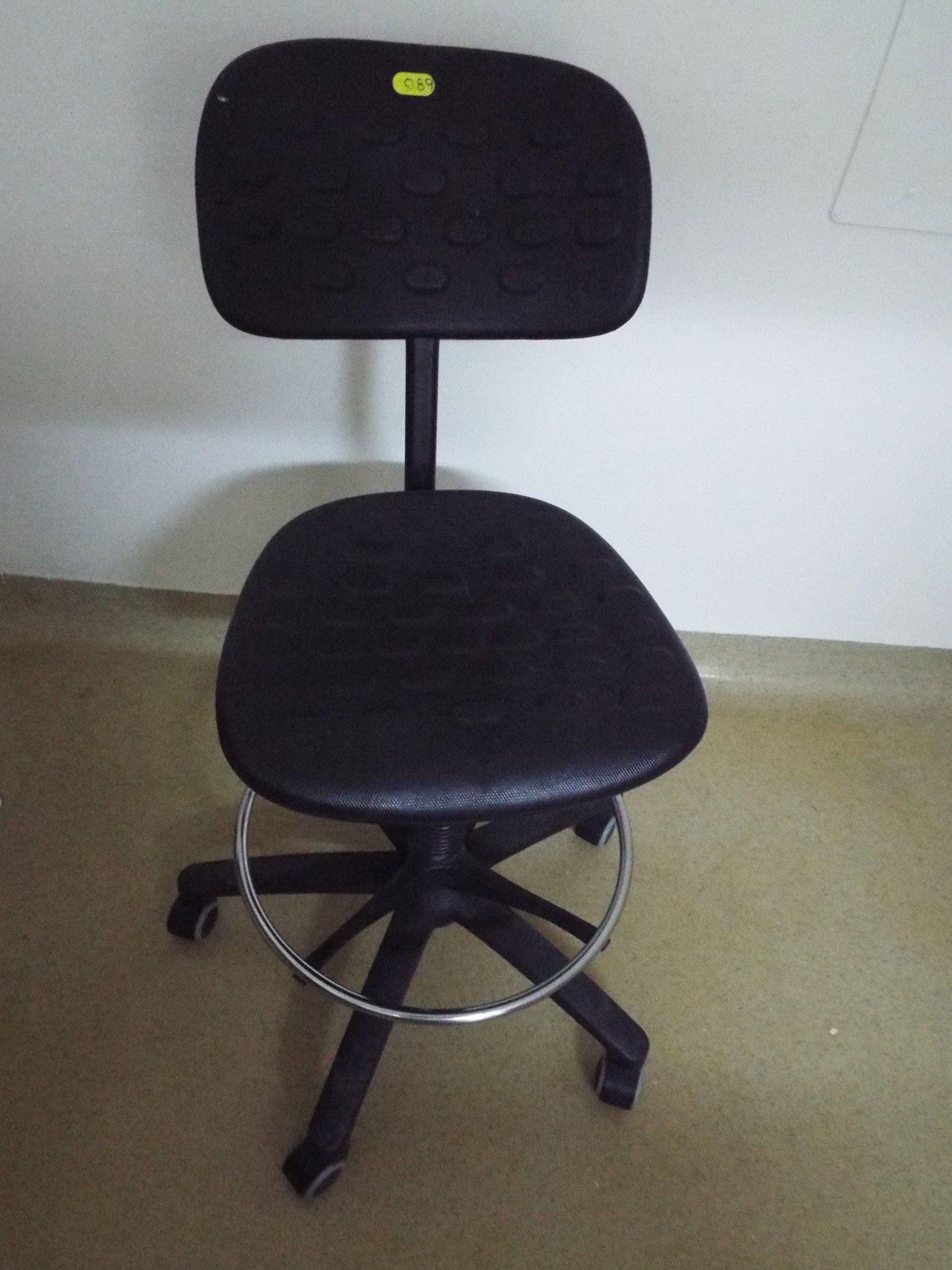 (6) elevating working chairs on casters