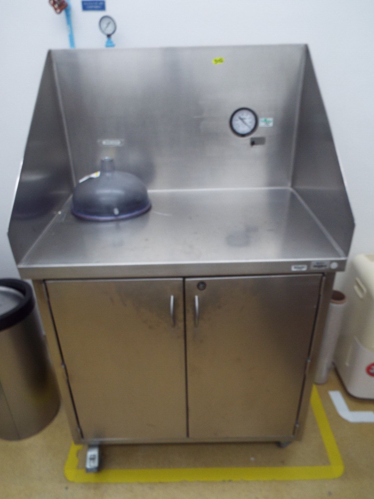 Stainless steel cabinet with air tightness tester and vacuum gauge