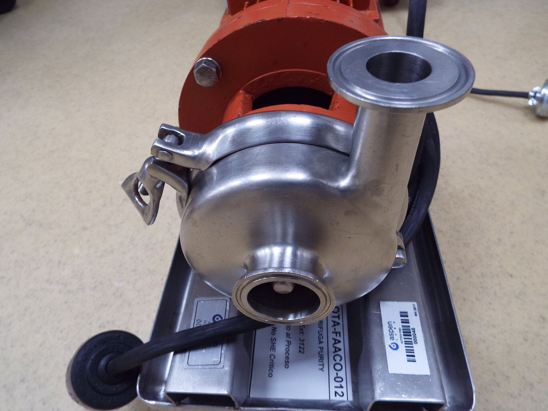 Stainless steel centrifgual pump with 4" diameter impeller stainless steel base on casters - Image 2 of 2