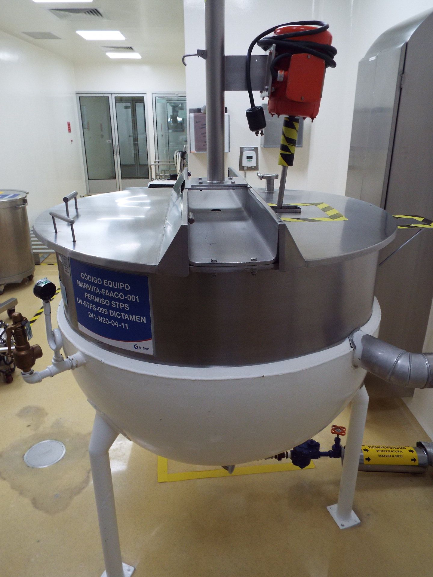 500 liter stainless steel jacketed kettle with split cover and propeller agitator - Image 2 of 4