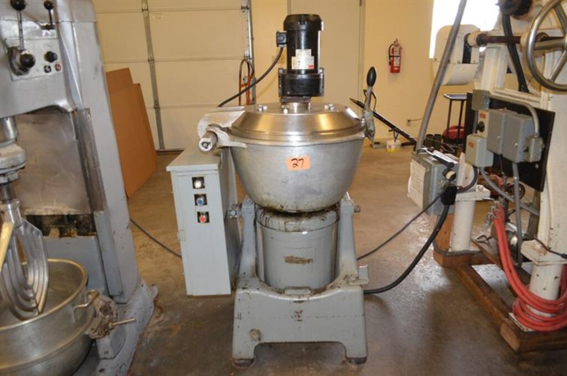 Stephan VCM-60E Cutter/Mixer - Motor driven top scraper - 2-Speed blade motor, 3500/1750 rpm - 3