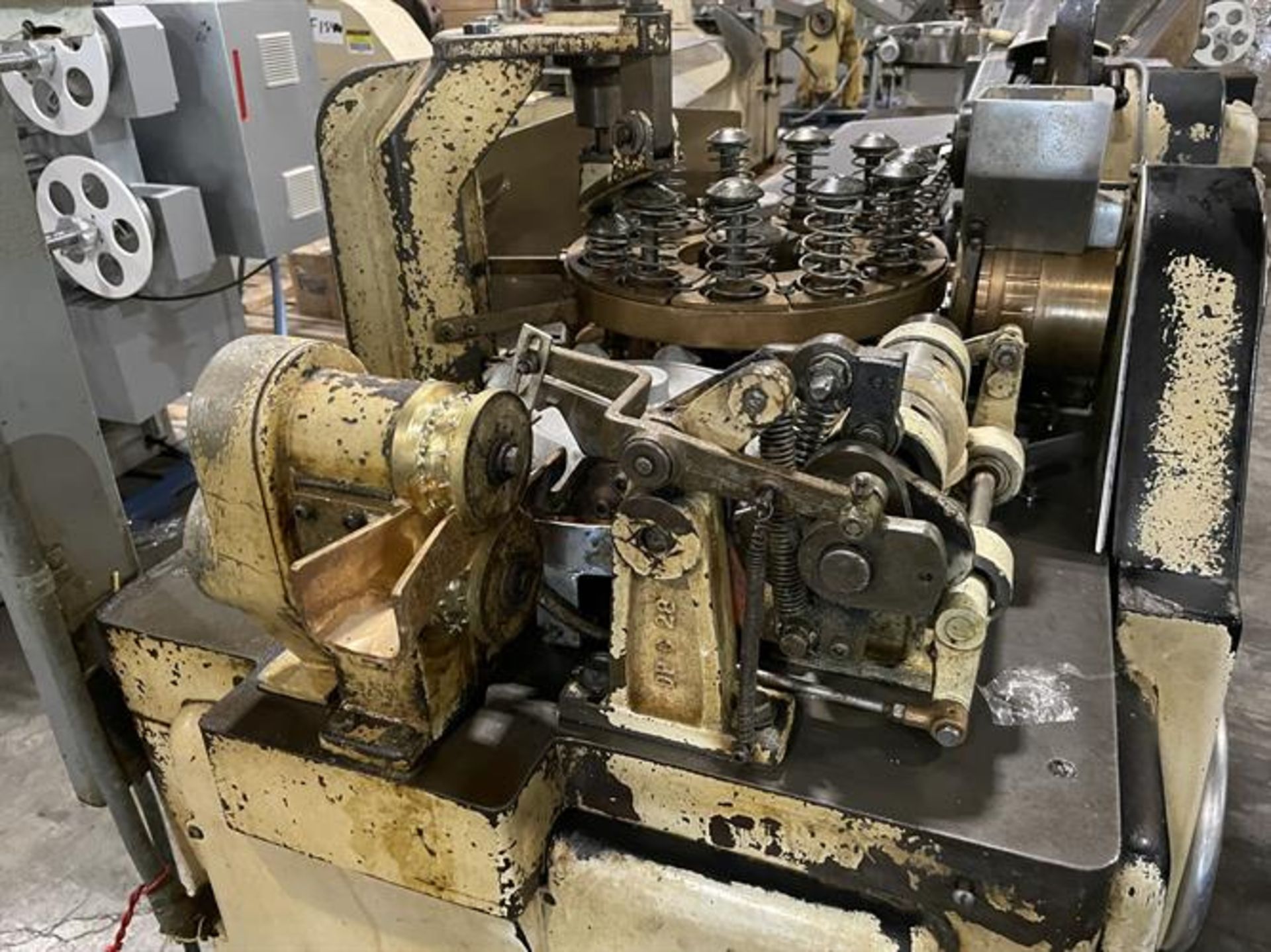 Latini model C Lollipop Former with 4-side Seal Wrapper - Candy knife - 11-station rotary press - Image 3 of 14