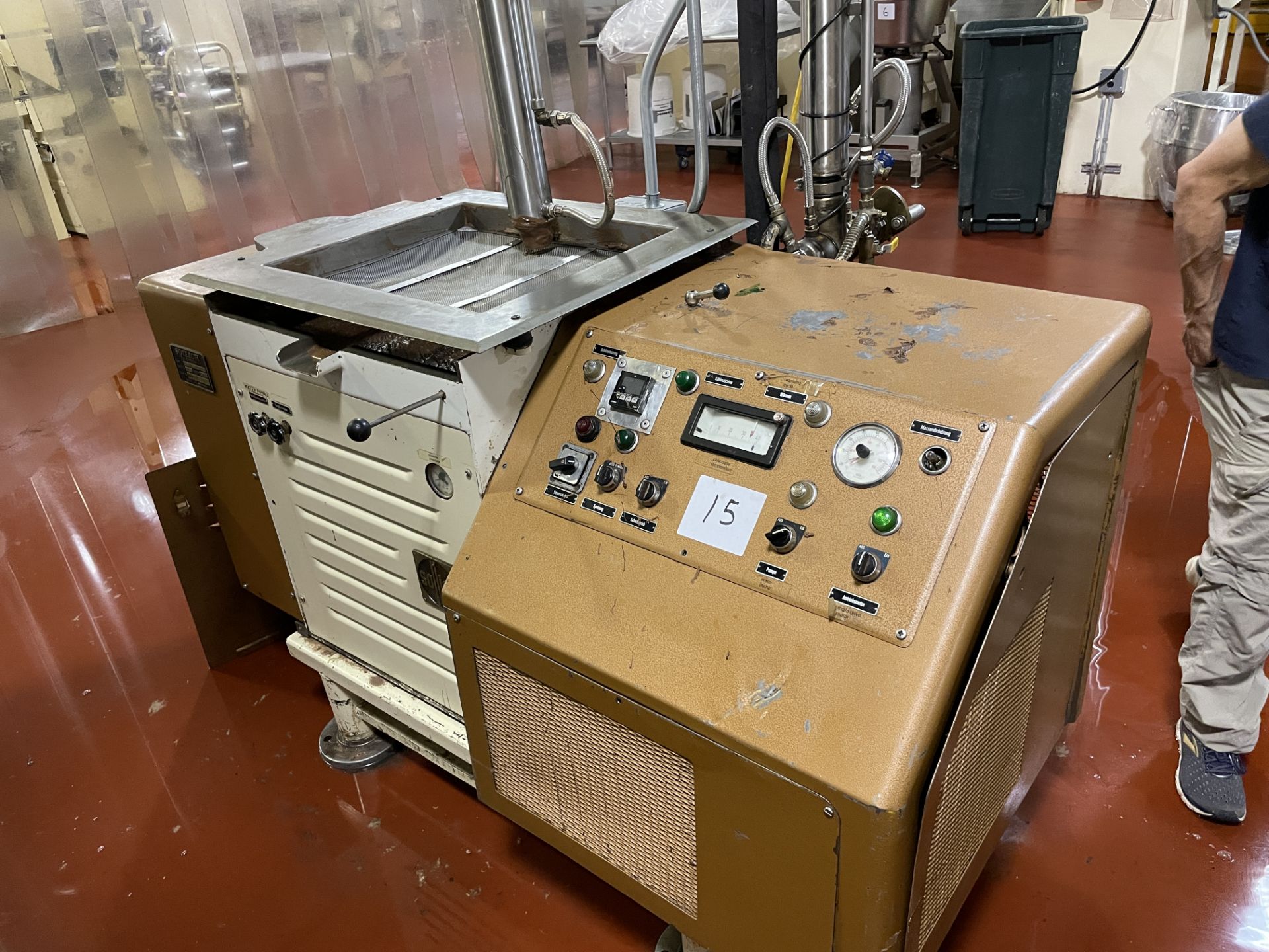 Sollich UT500-F 500 kg/hr screw type tempering unit with built-in freon compressor, temperature